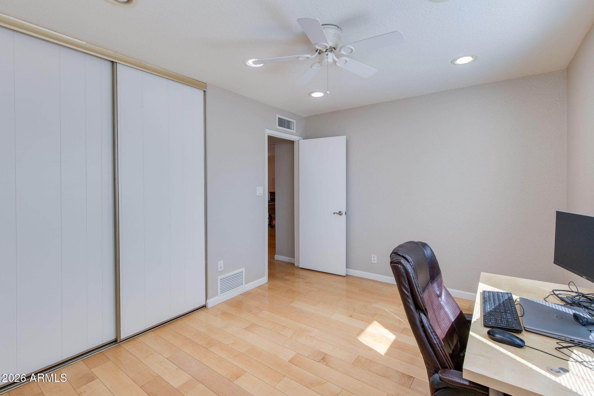 1204 E STEAMBOAT BEND Drive