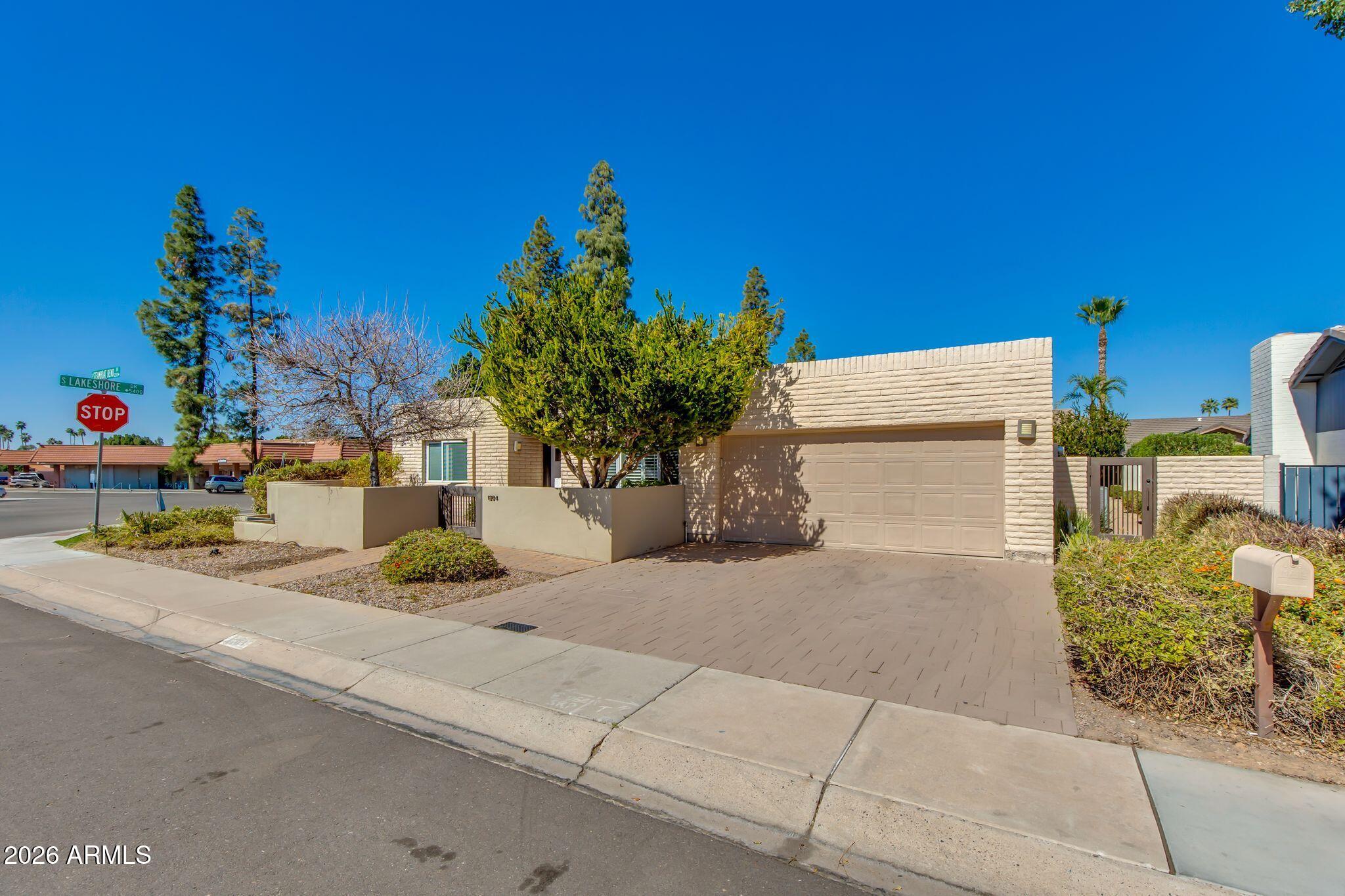 1204 E STEAMBOAT BEND Drive
