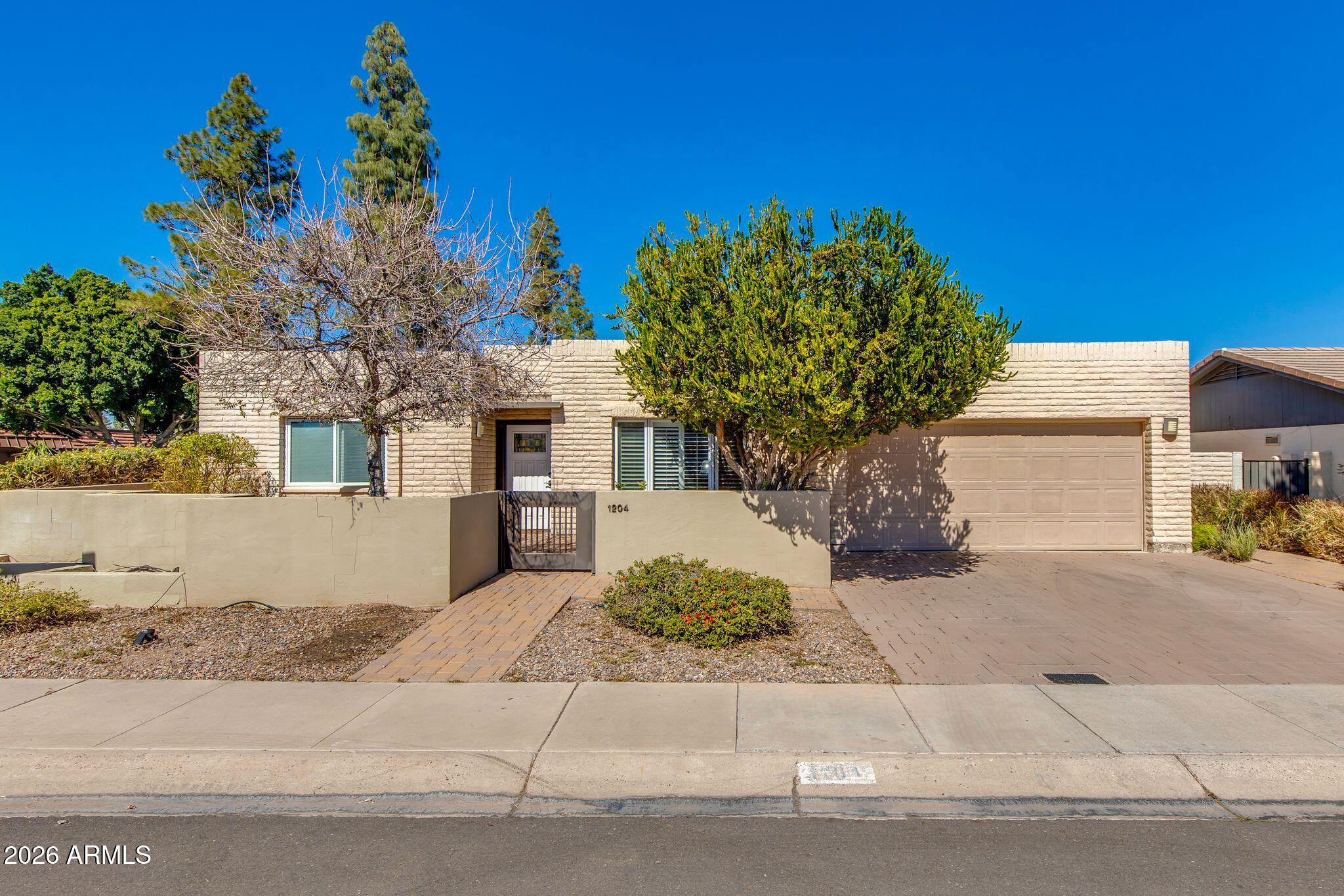 1204 E STEAMBOAT BEND Drive