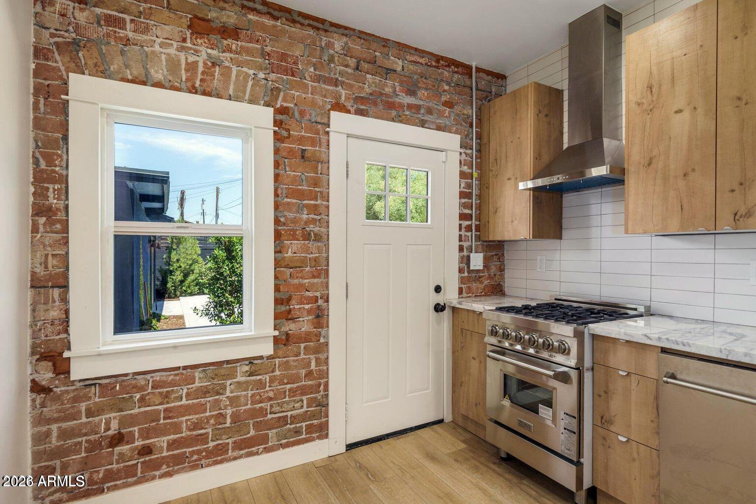 912 E Roosevelt Street