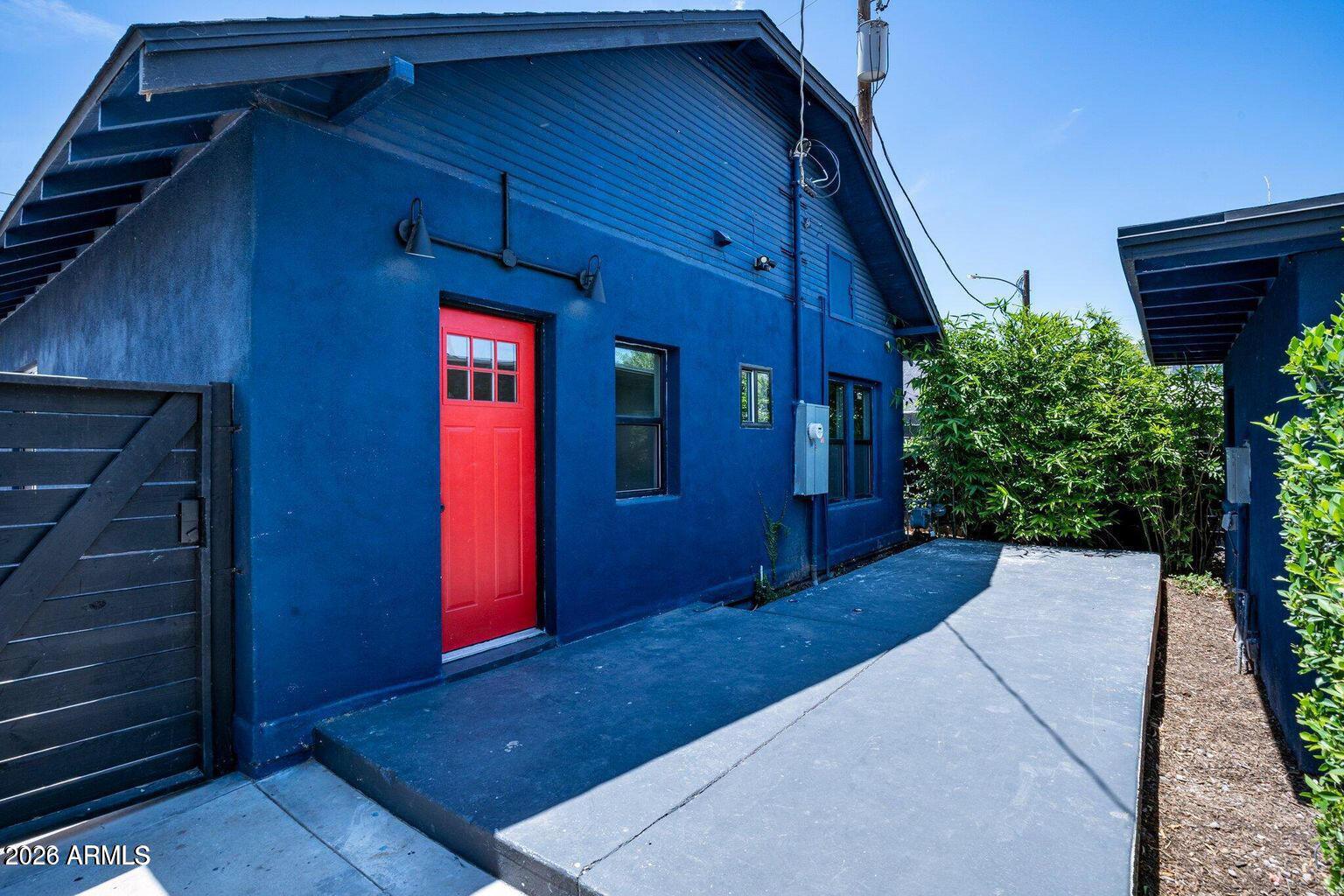 912 E Roosevelt Street