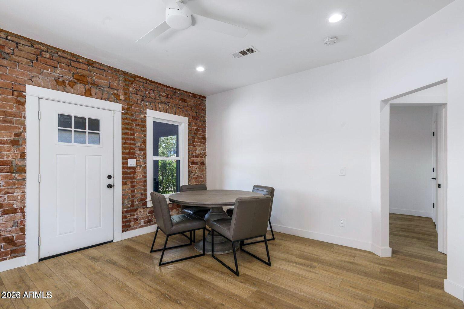 912 E Roosevelt Street