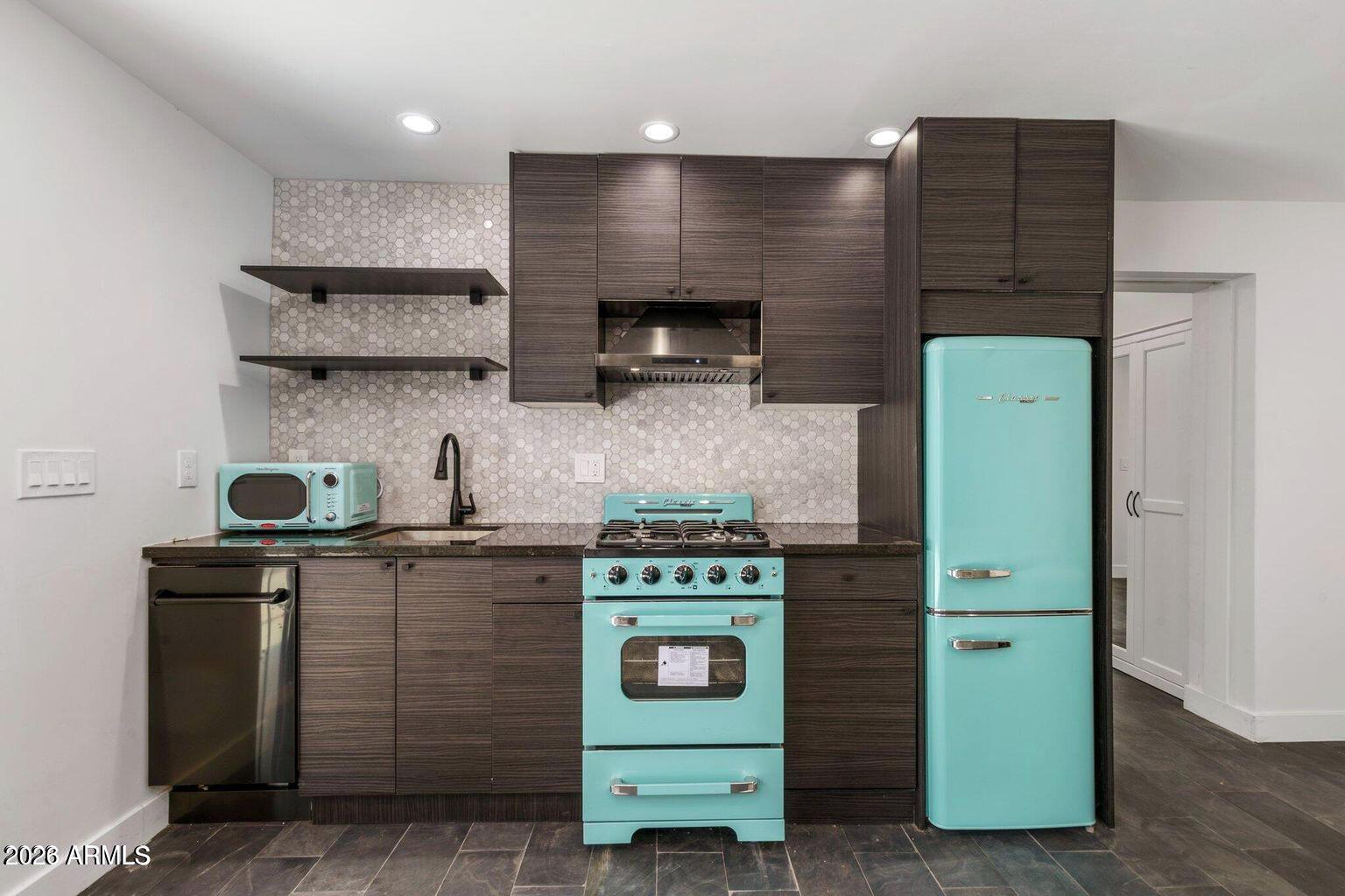 912 E Roosevelt Street