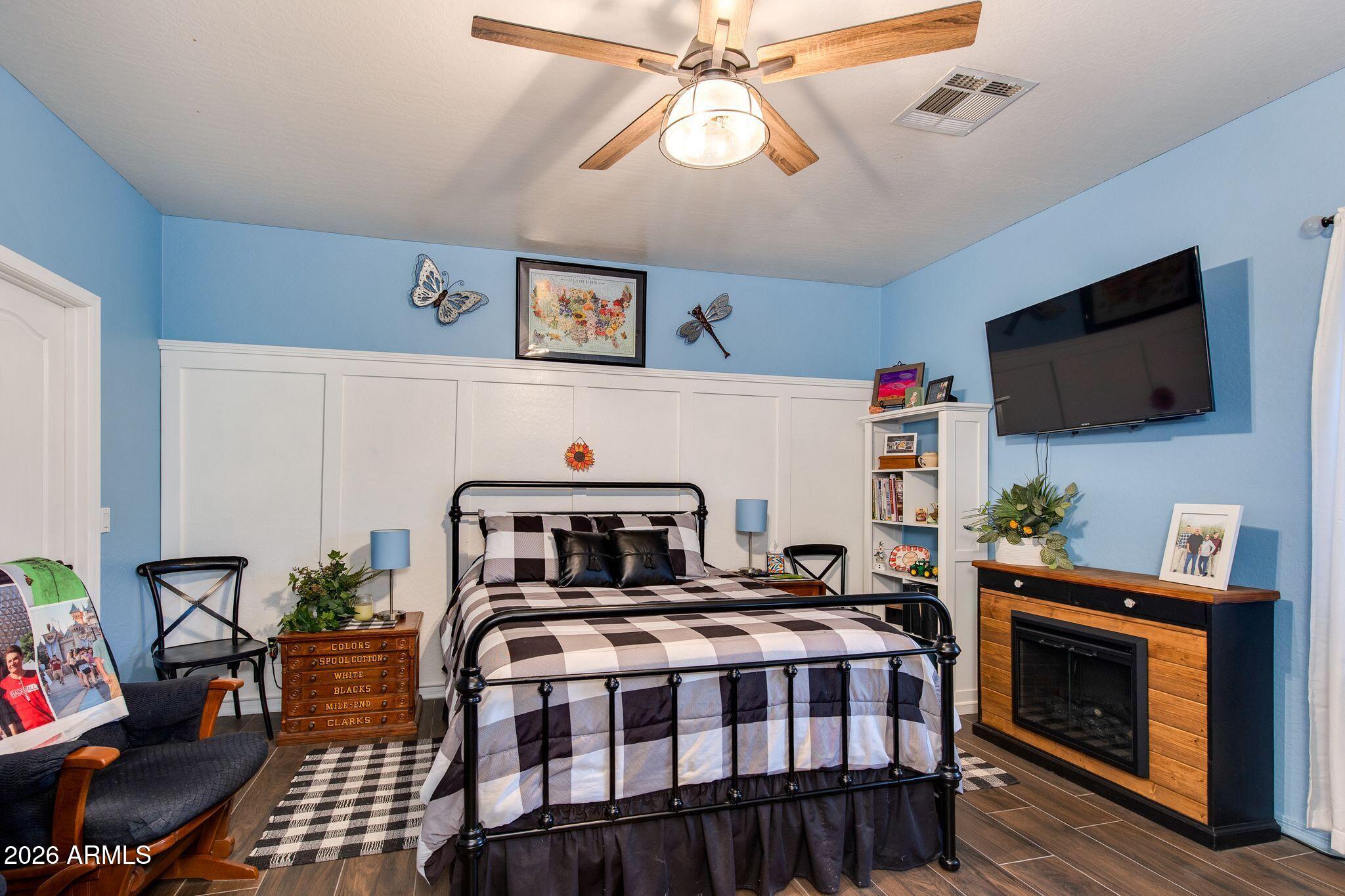 11336 E STRADLING Avenue