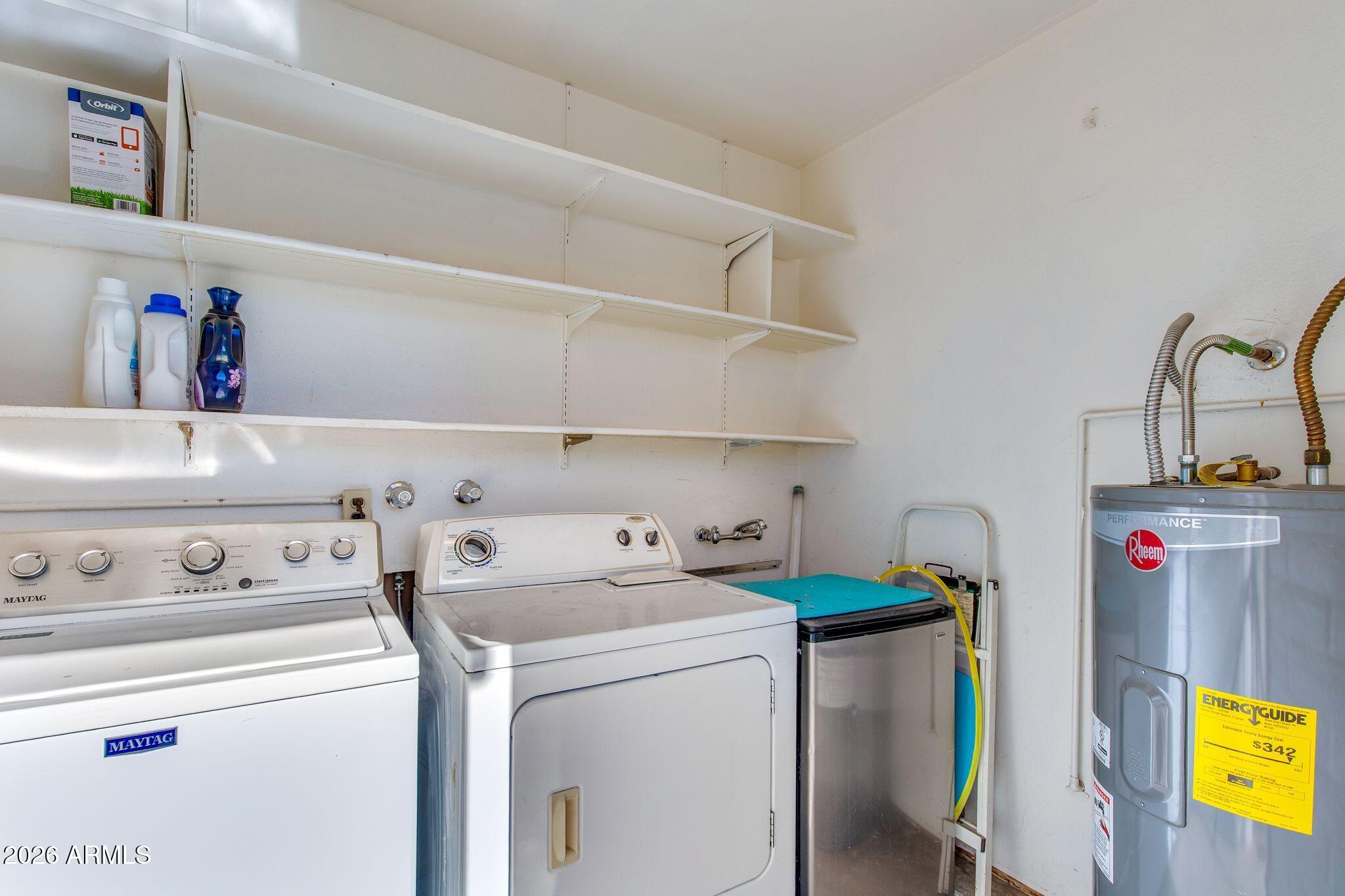 3715 E GLENROSA Avenue