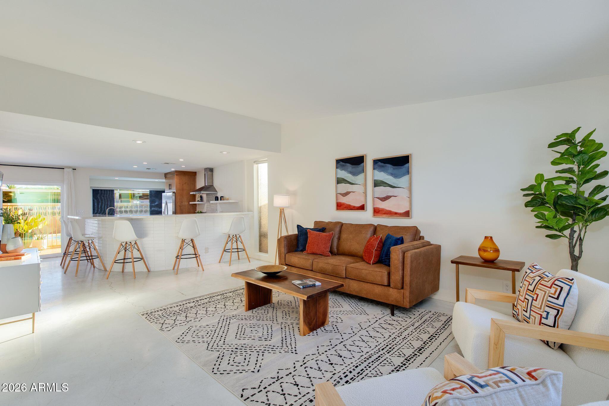 3715 E GLENROSA Avenue