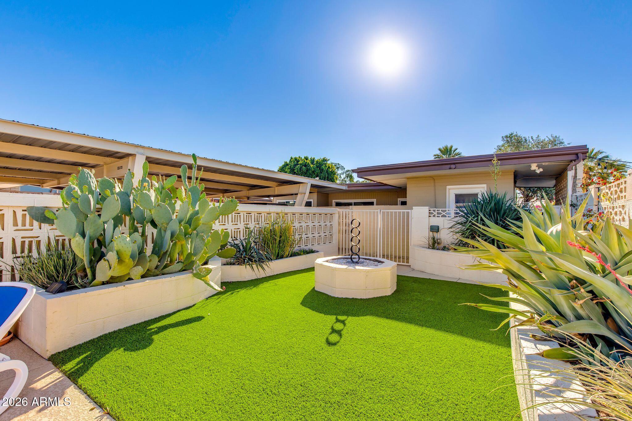 3715 E GLENROSA Avenue