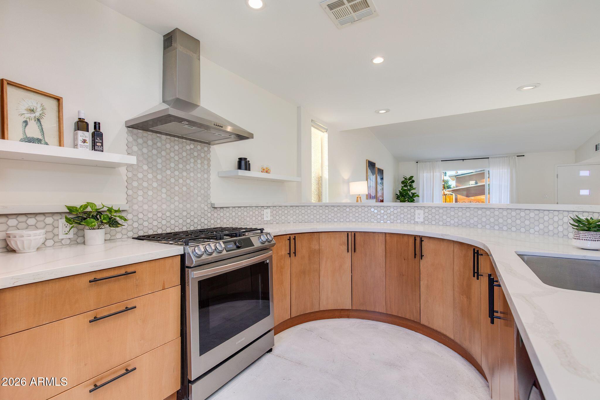 3715 E GLENROSA Avenue