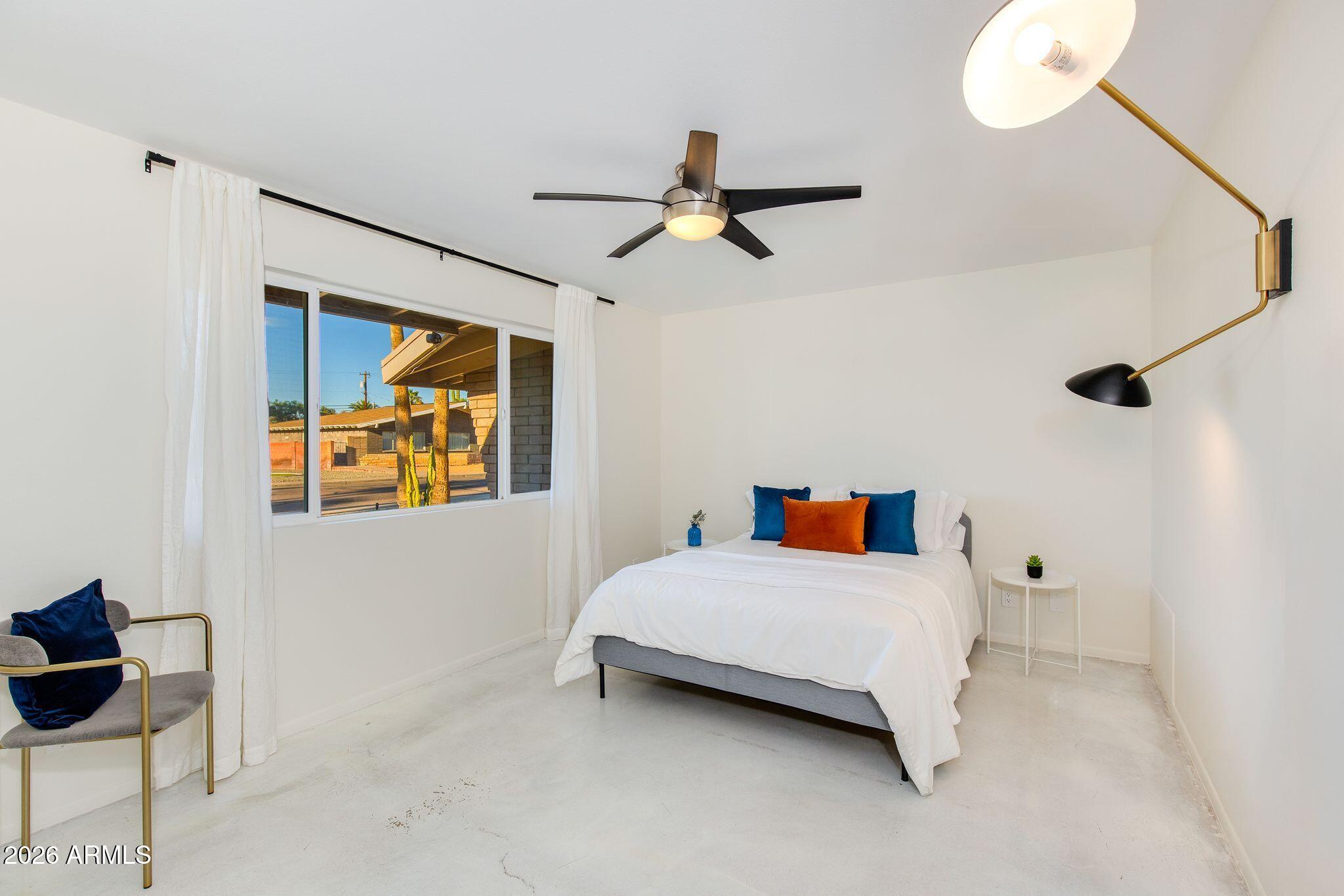 3715 E GLENROSA Avenue