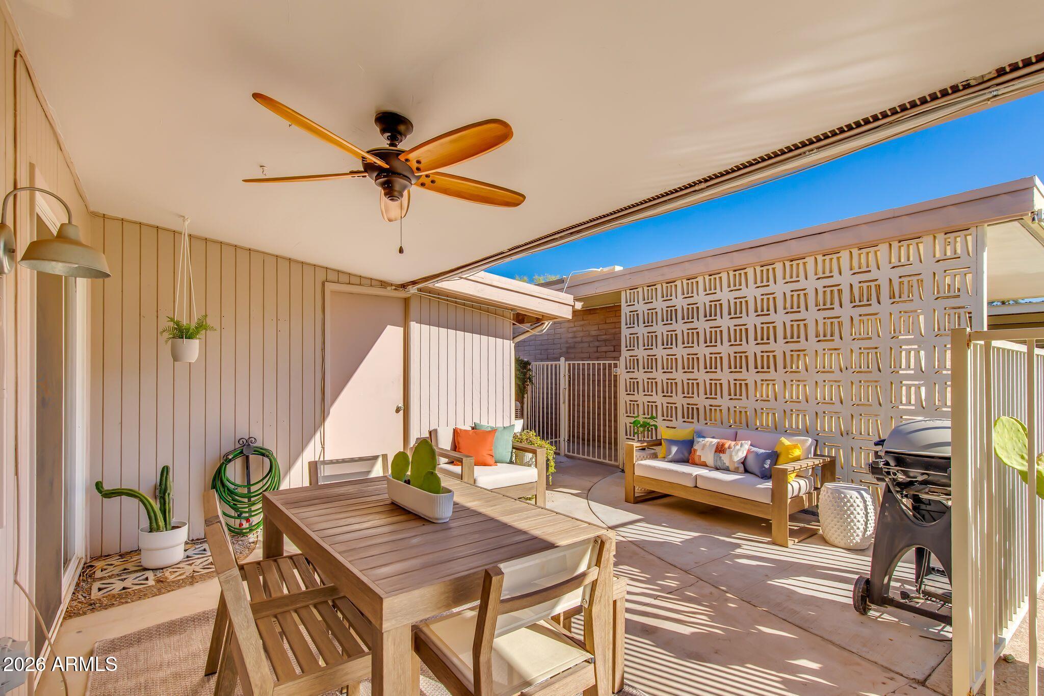 3715 E GLENROSA Avenue