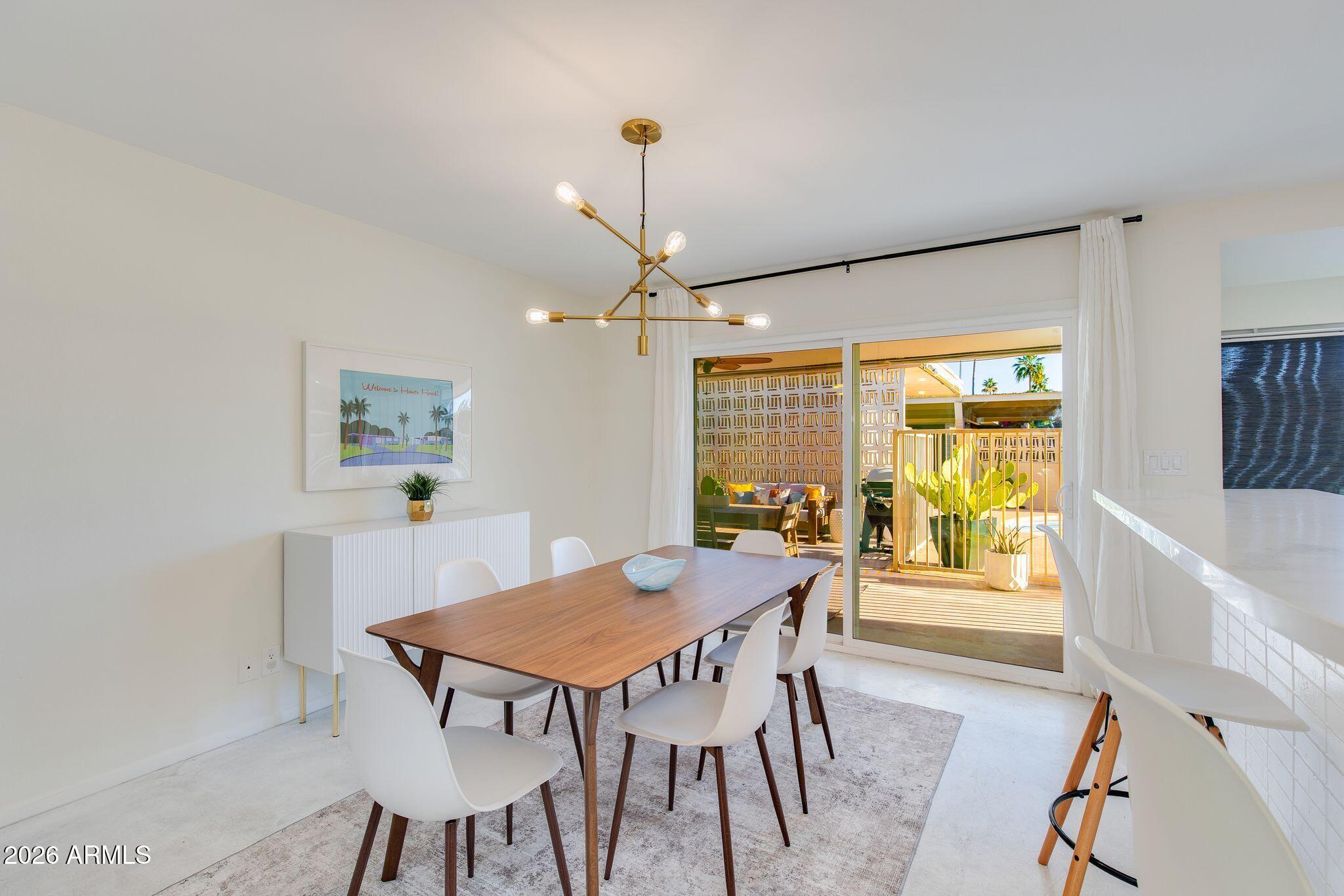 3715 E GLENROSA Avenue