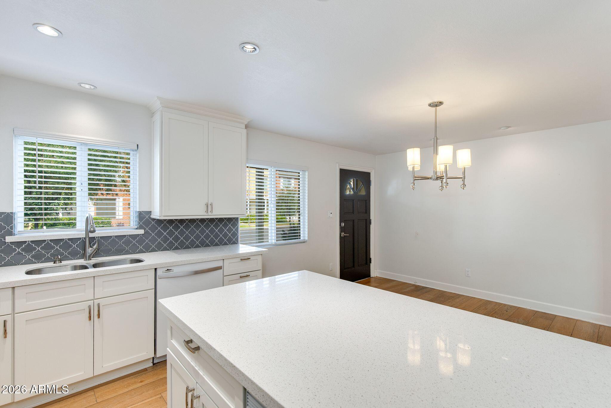 4099 E CAMPBELL Avenue