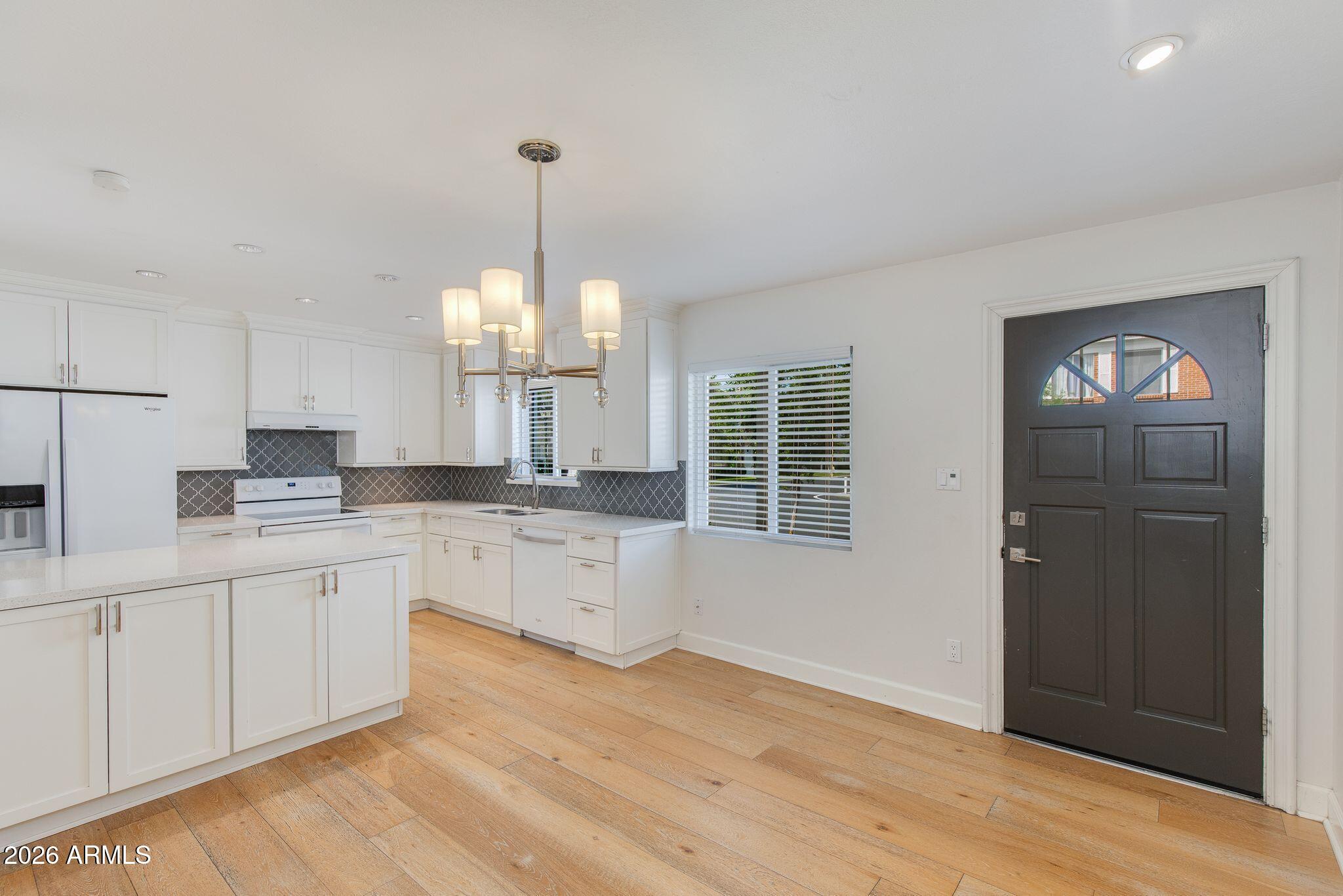 4099 E CAMPBELL Avenue