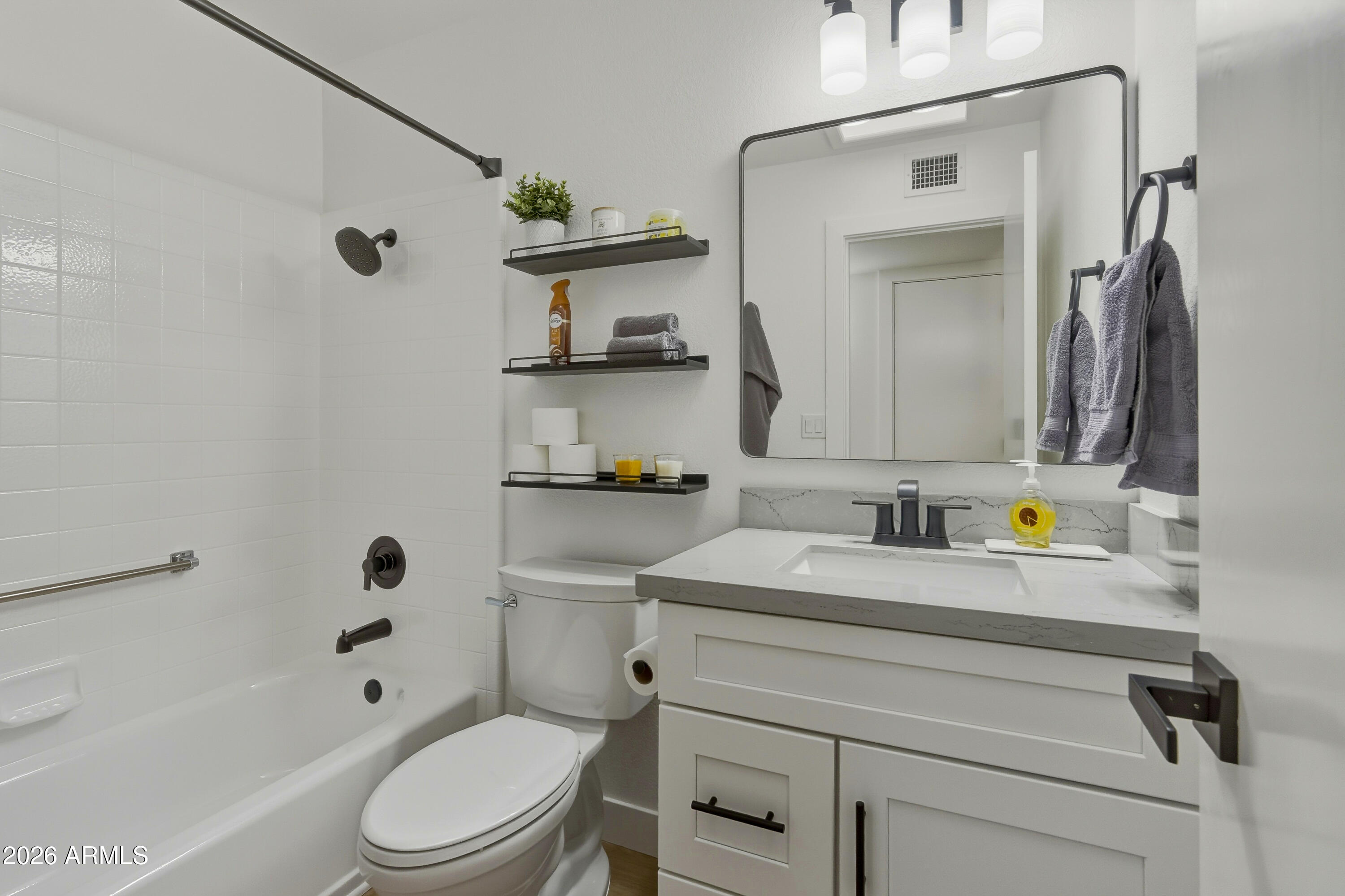 7824 E NAVARRO Avenue