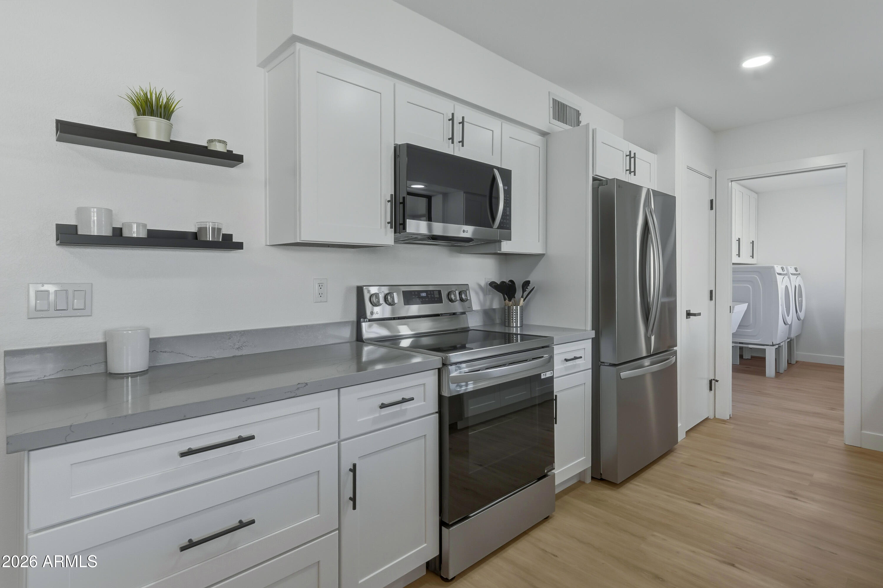 7824 E NAVARRO Avenue