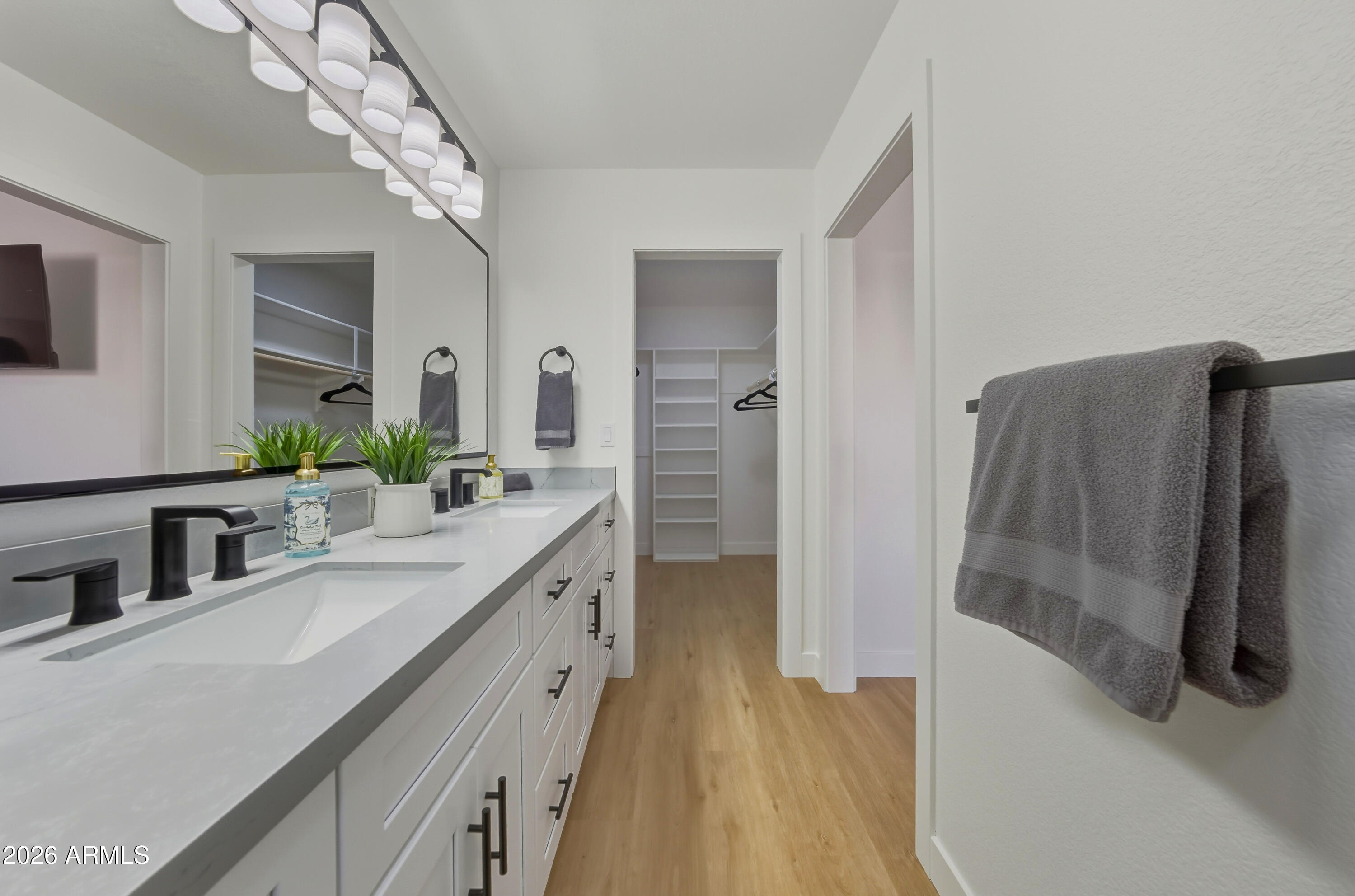 7824 E NAVARRO Avenue