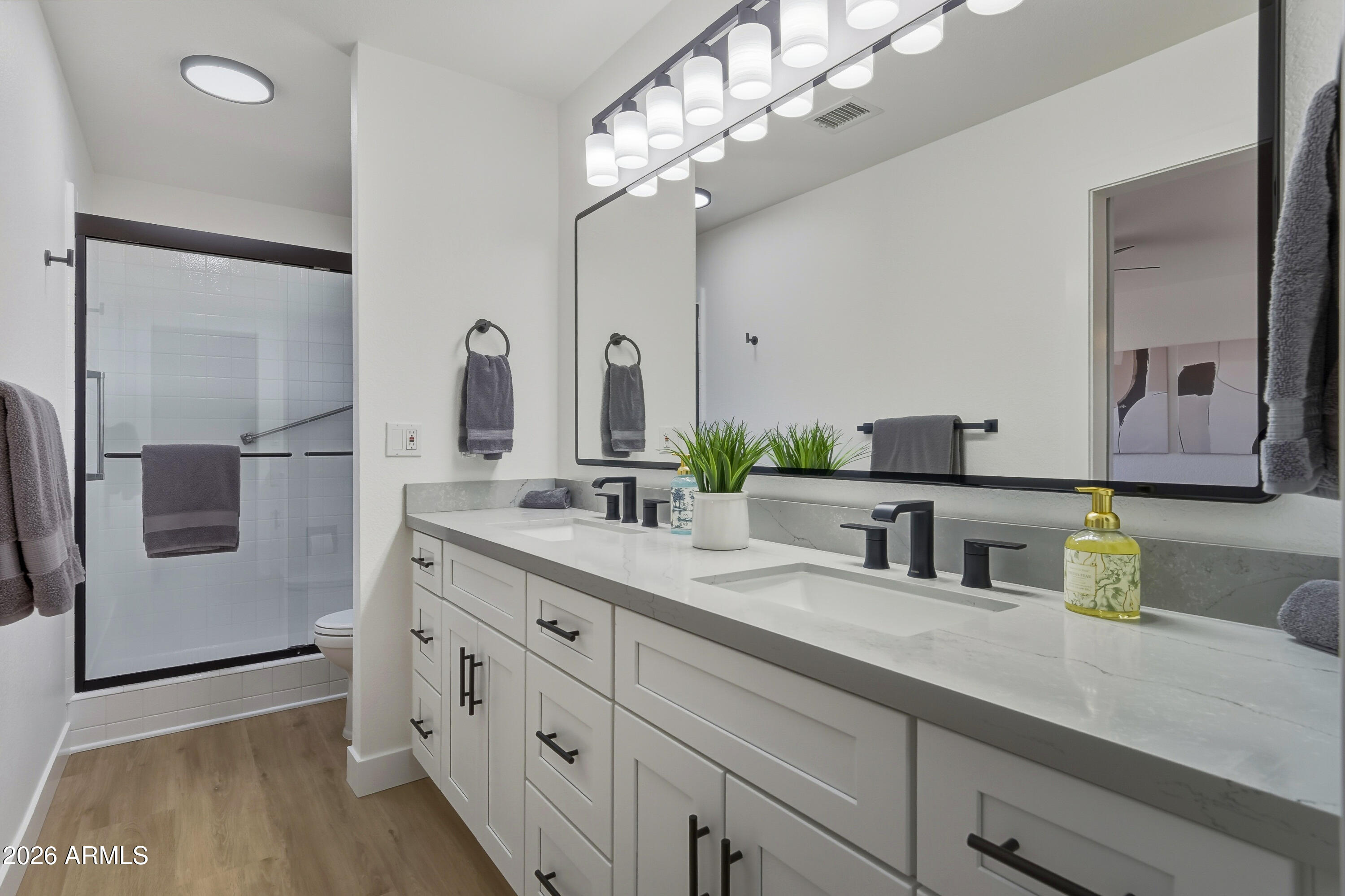 7824 E NAVARRO Avenue