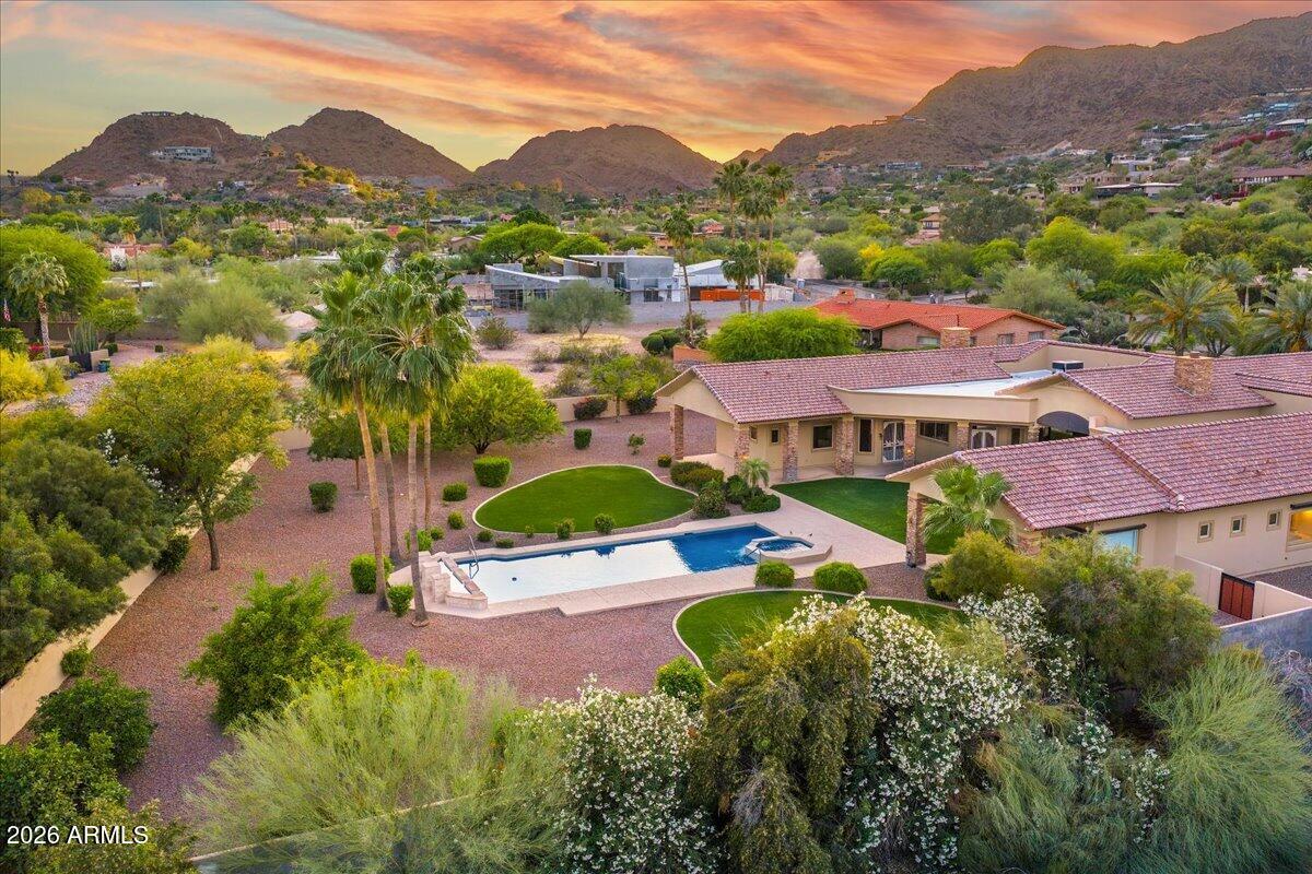 4807 E CRYSTAL Lane