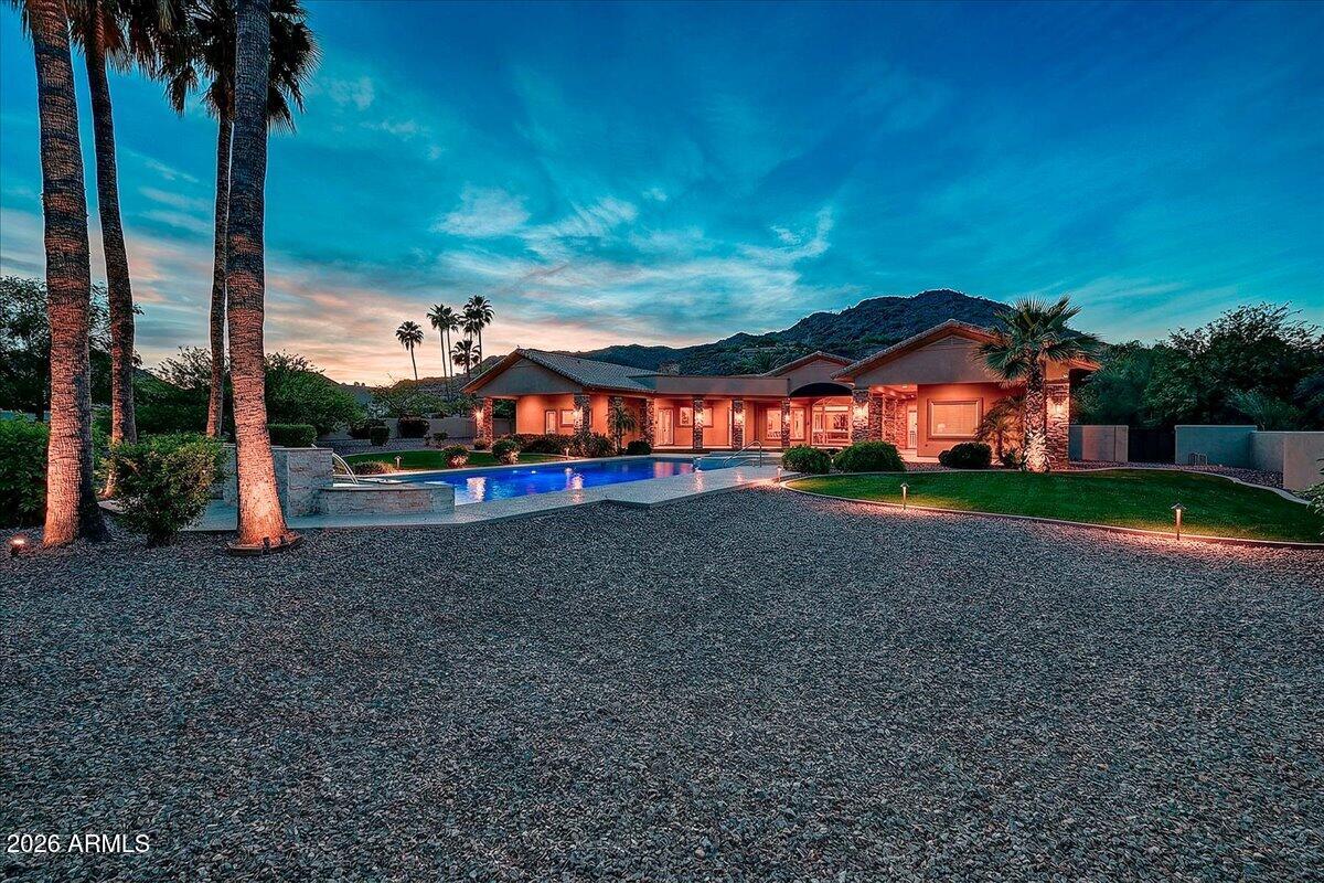 4807 E CRYSTAL Lane