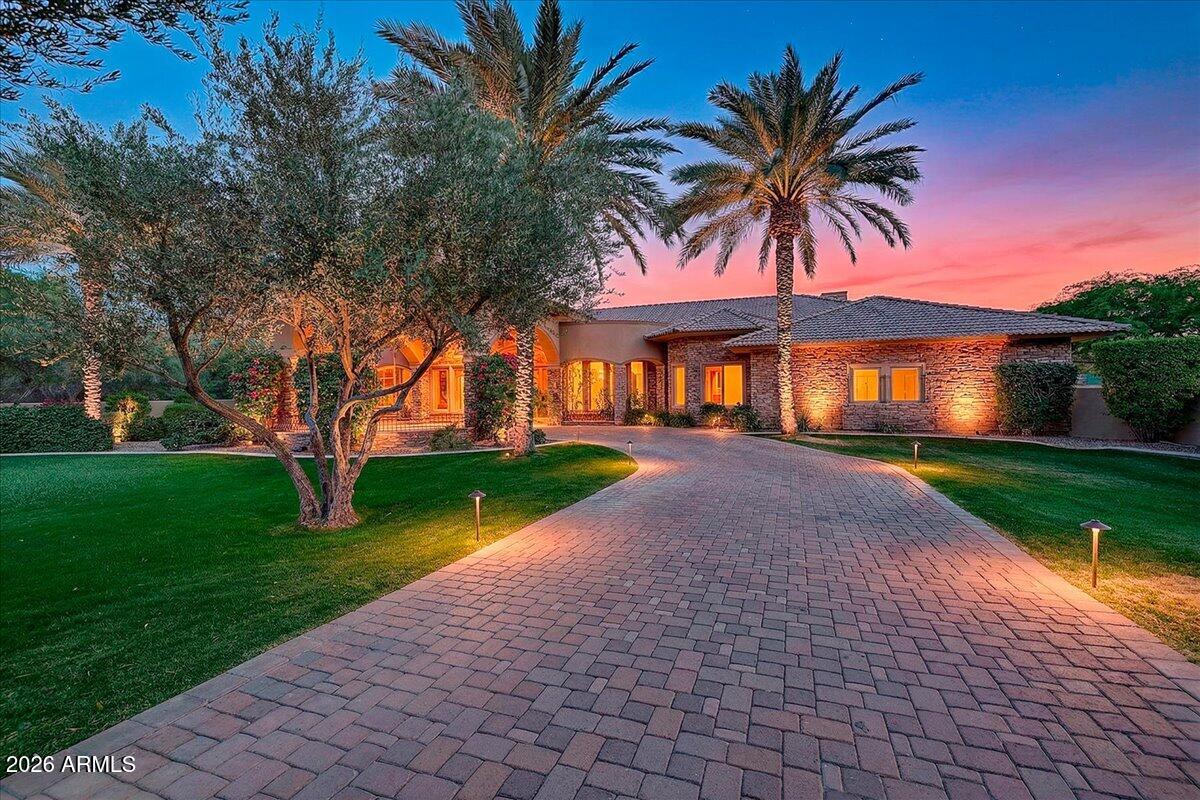 4807 E CRYSTAL Lane
