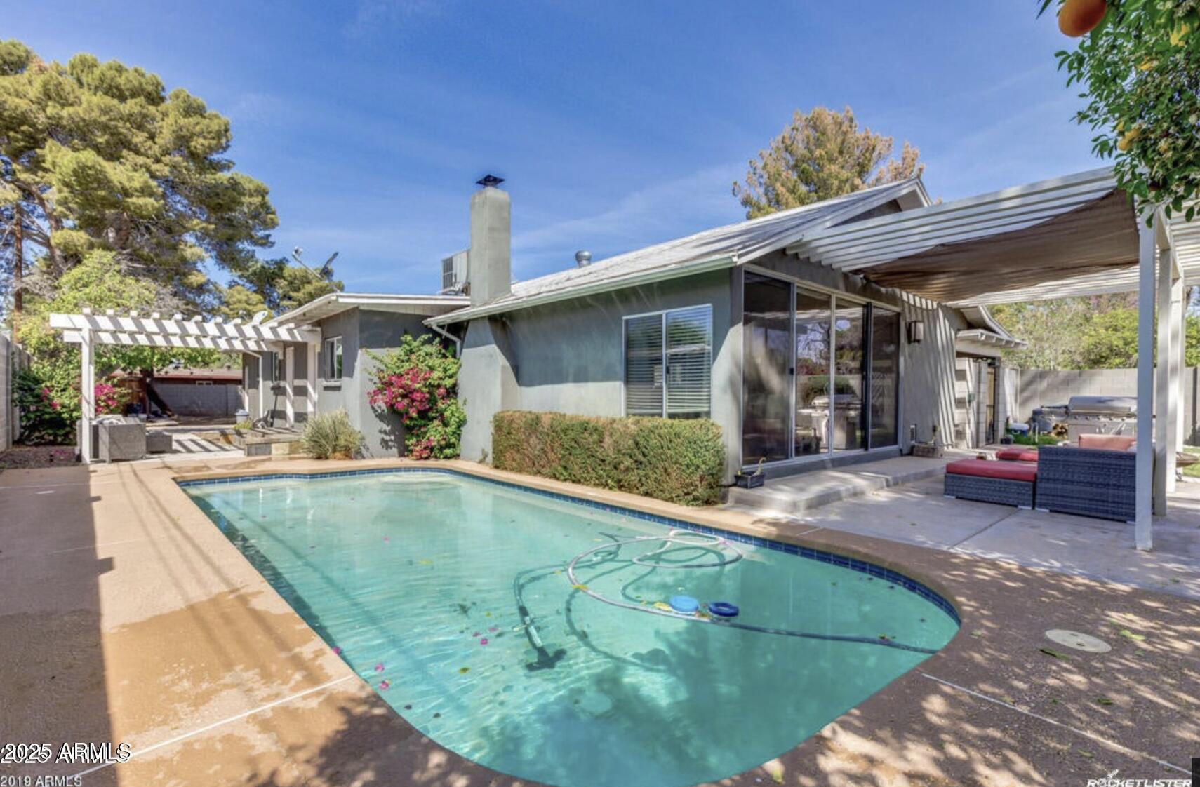 2645 E GLENROSA Avenue