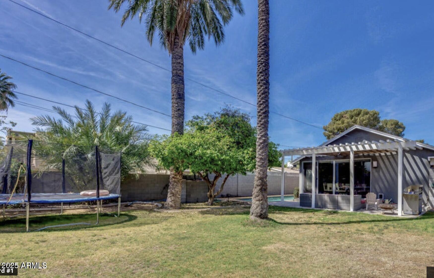 2645 E GLENROSA Avenue