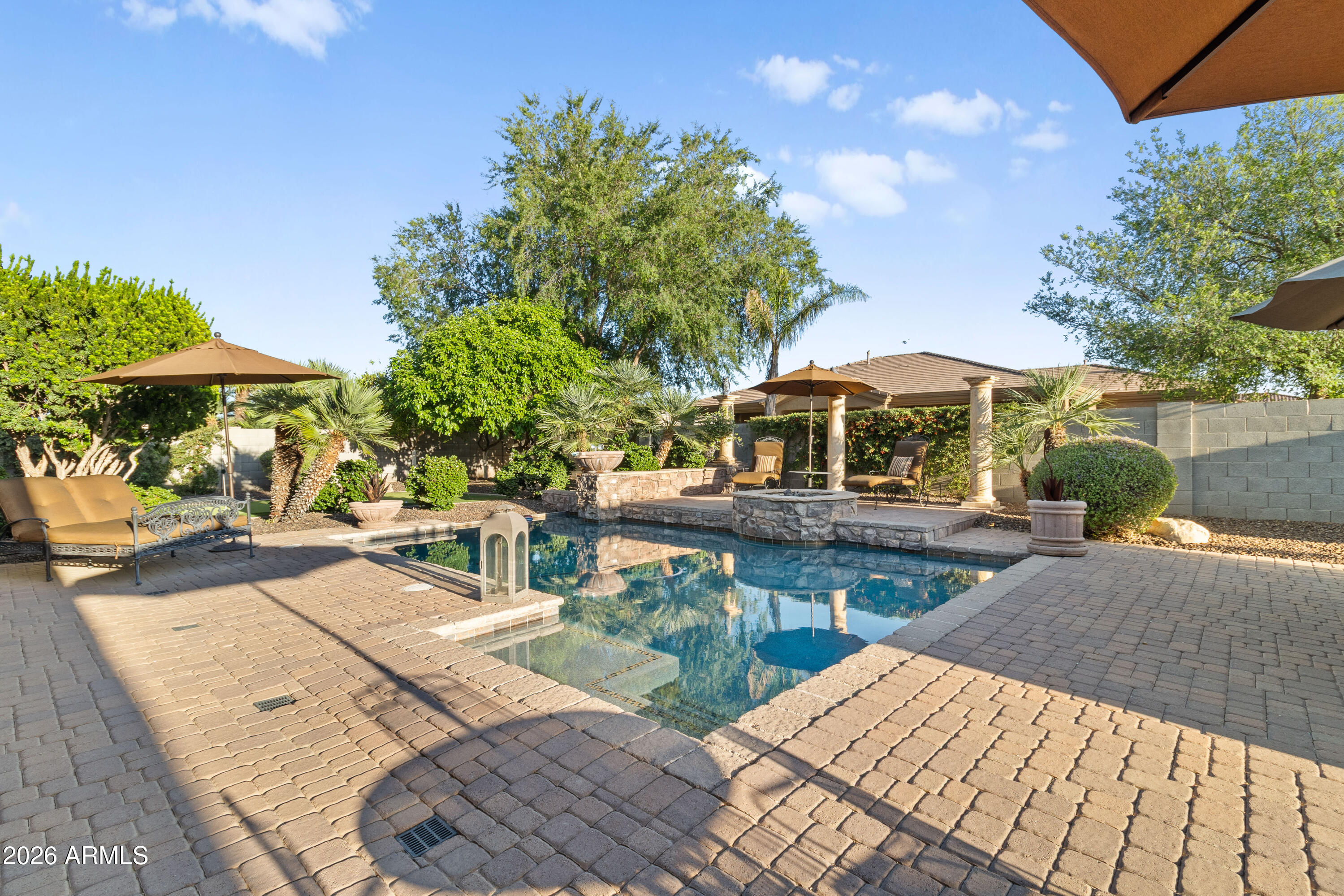 18009 W MONTEBELLO Avenue