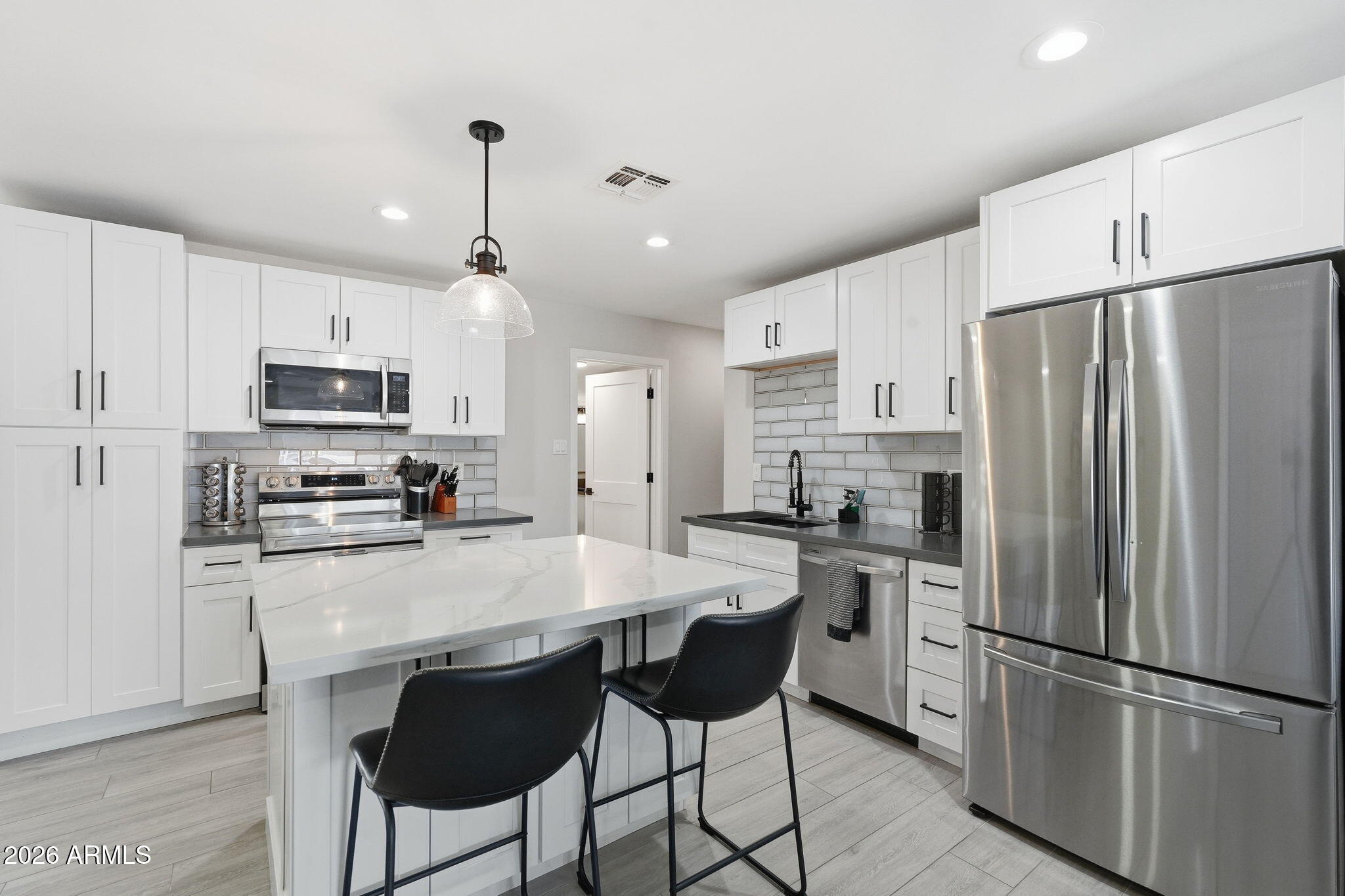 6413 E PARKVIEW Drive