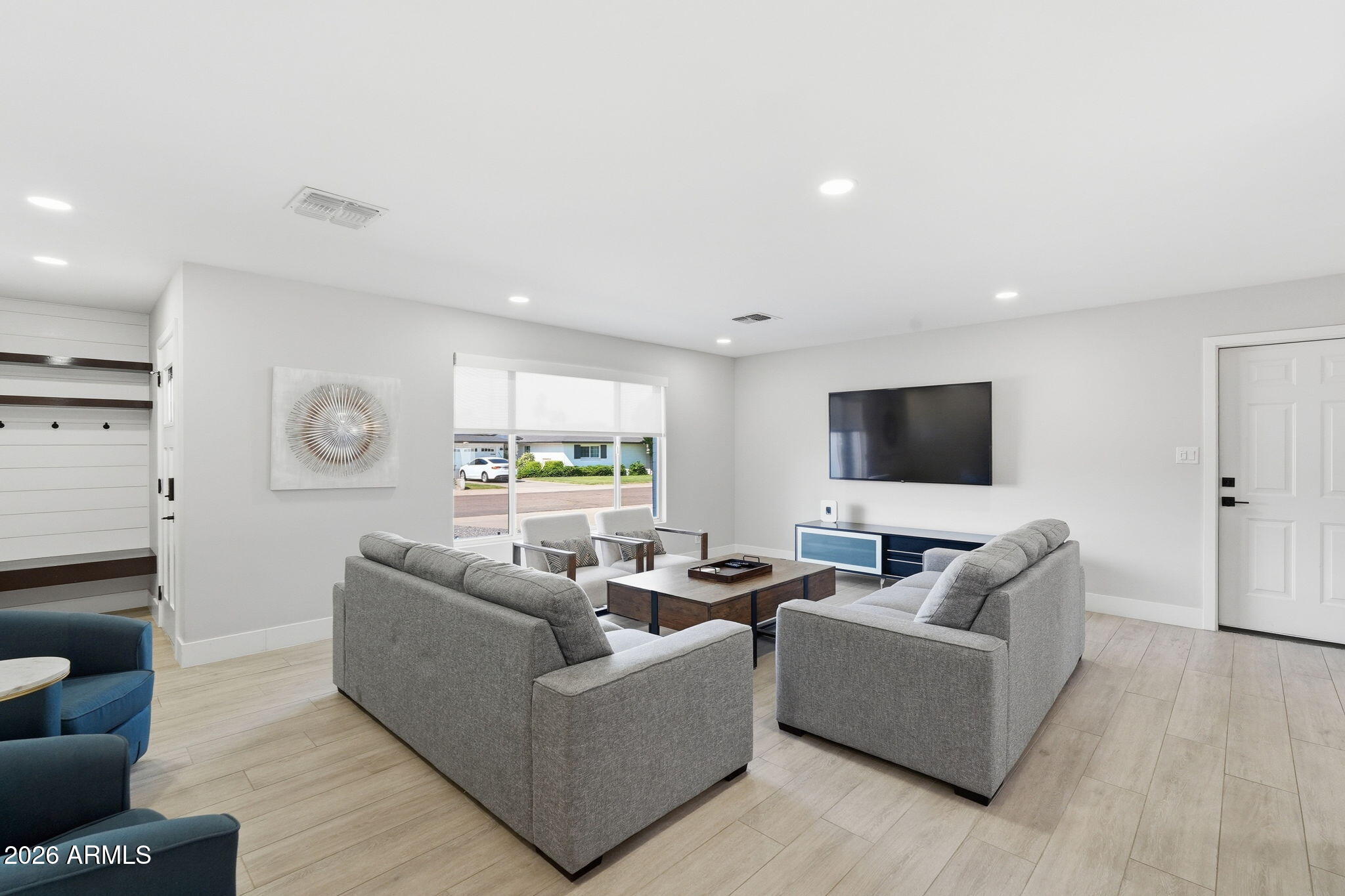 6413 E PARKVIEW Drive