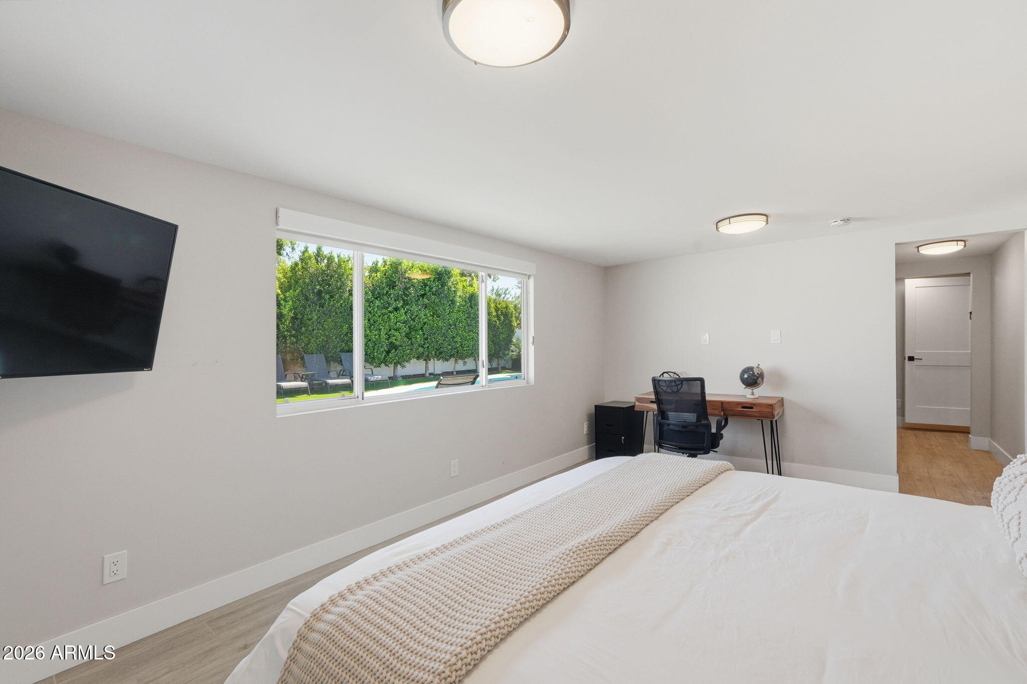 6413 E PARKVIEW Drive