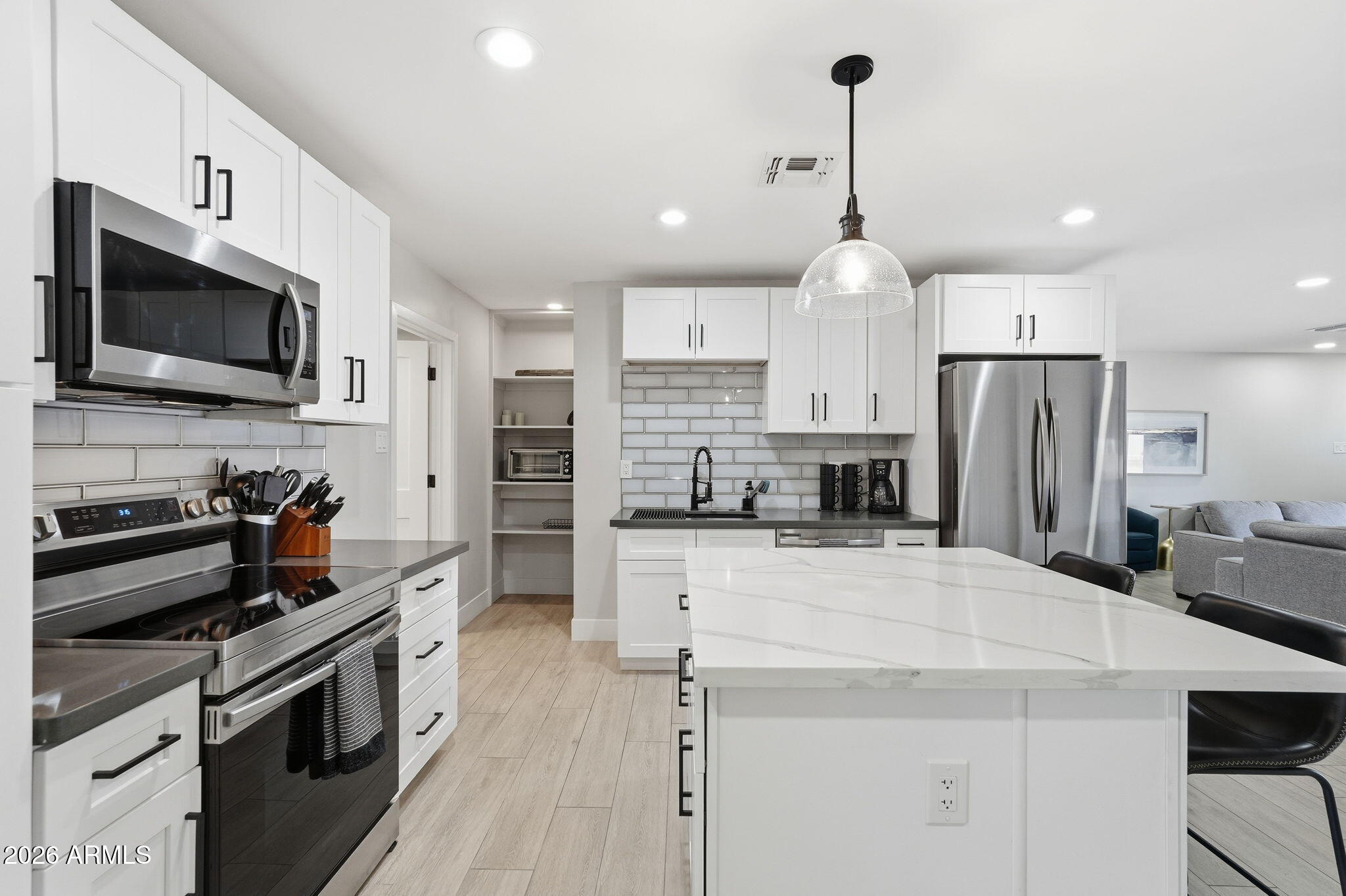 6413 E PARKVIEW Drive