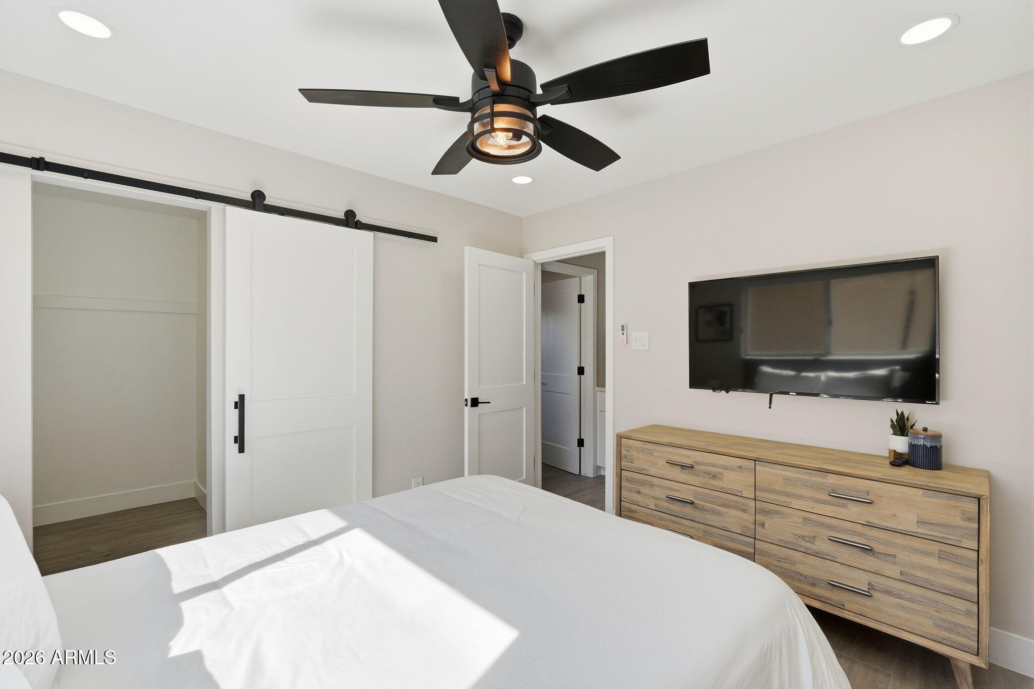 6413 E PARKVIEW Drive