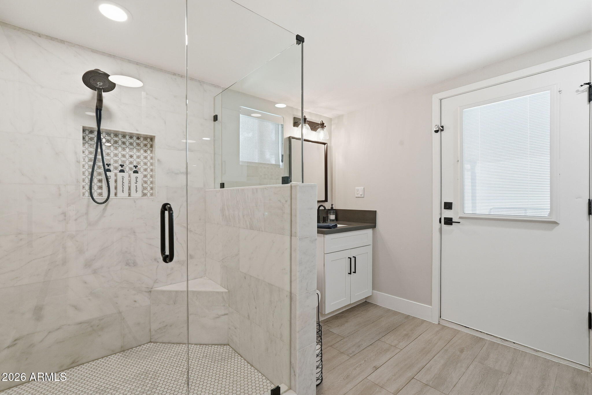 6413 E PARKVIEW Drive