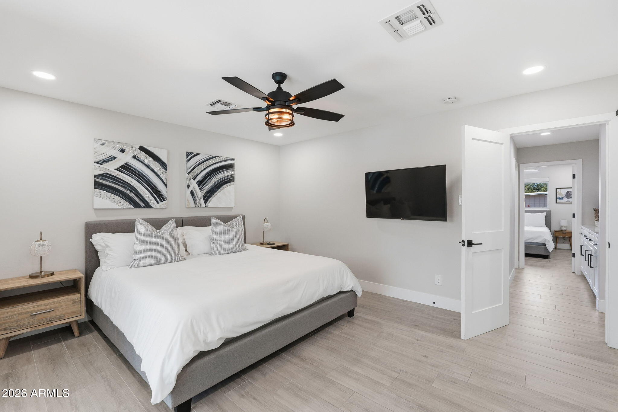 6413 E PARKVIEW Drive