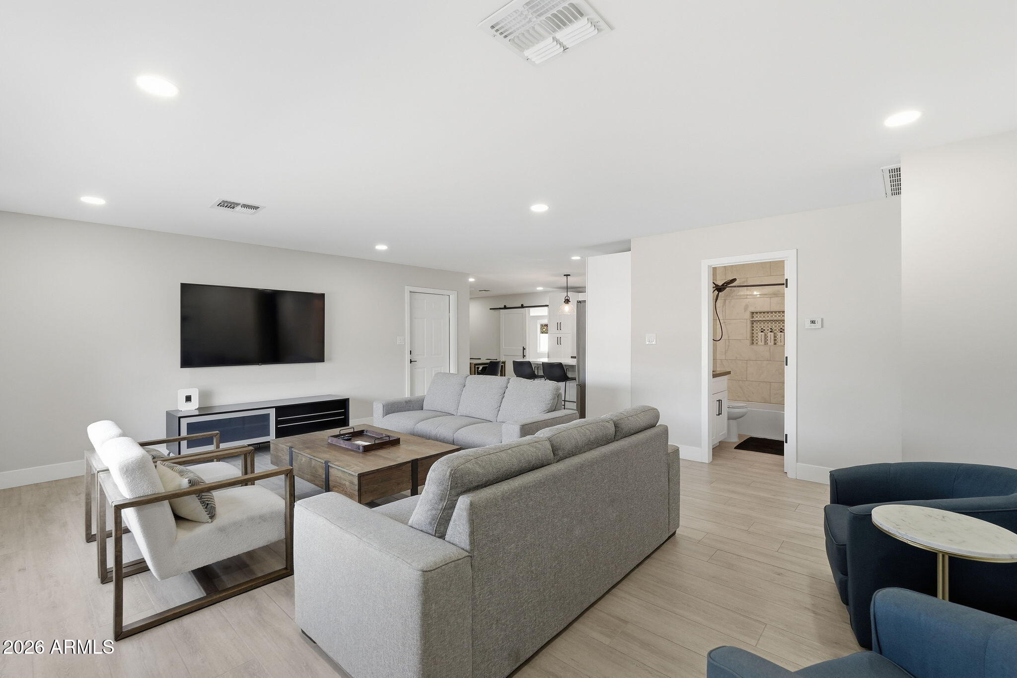 6413 E PARKVIEW Drive