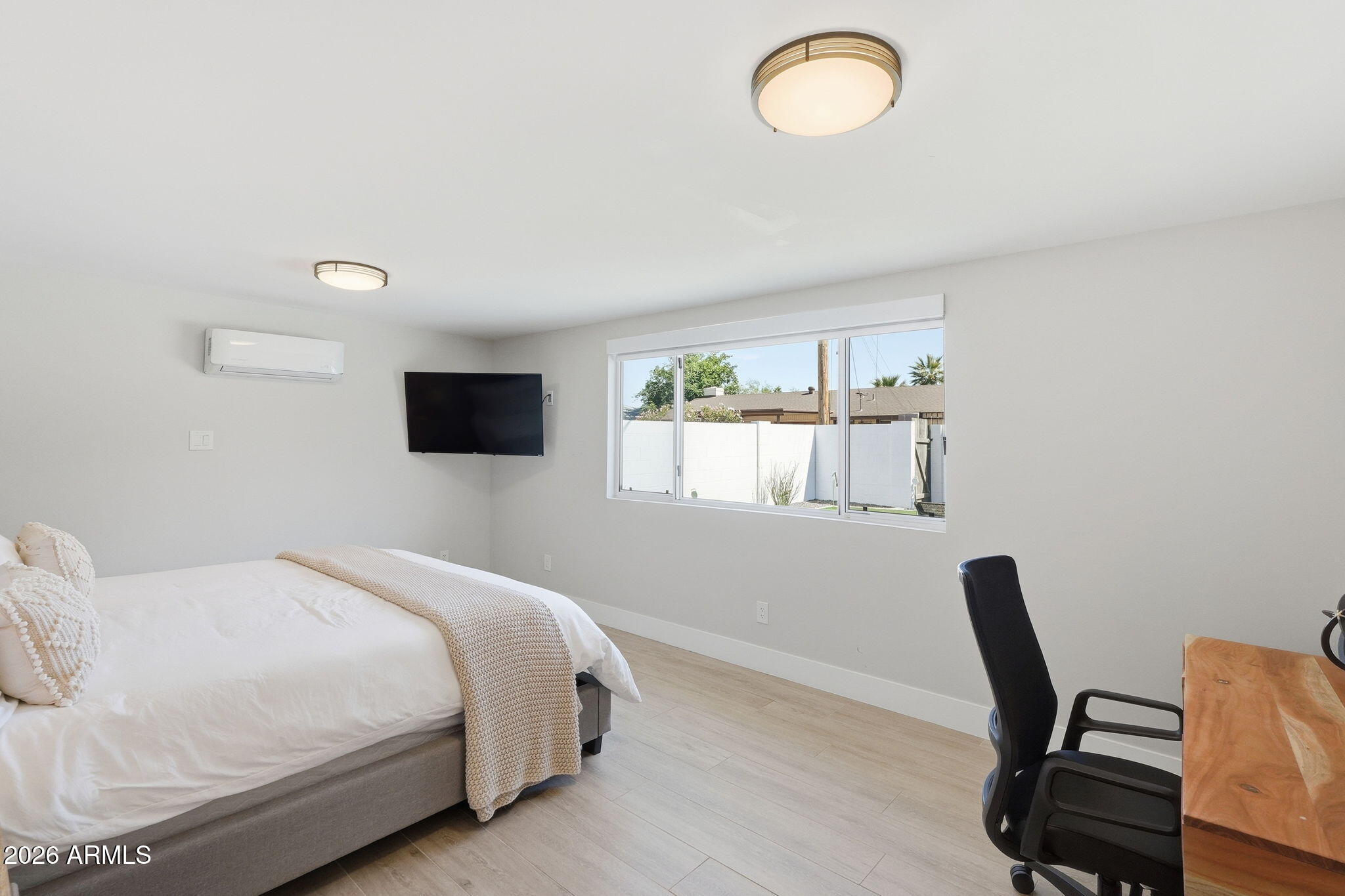 6413 E PARKVIEW Drive