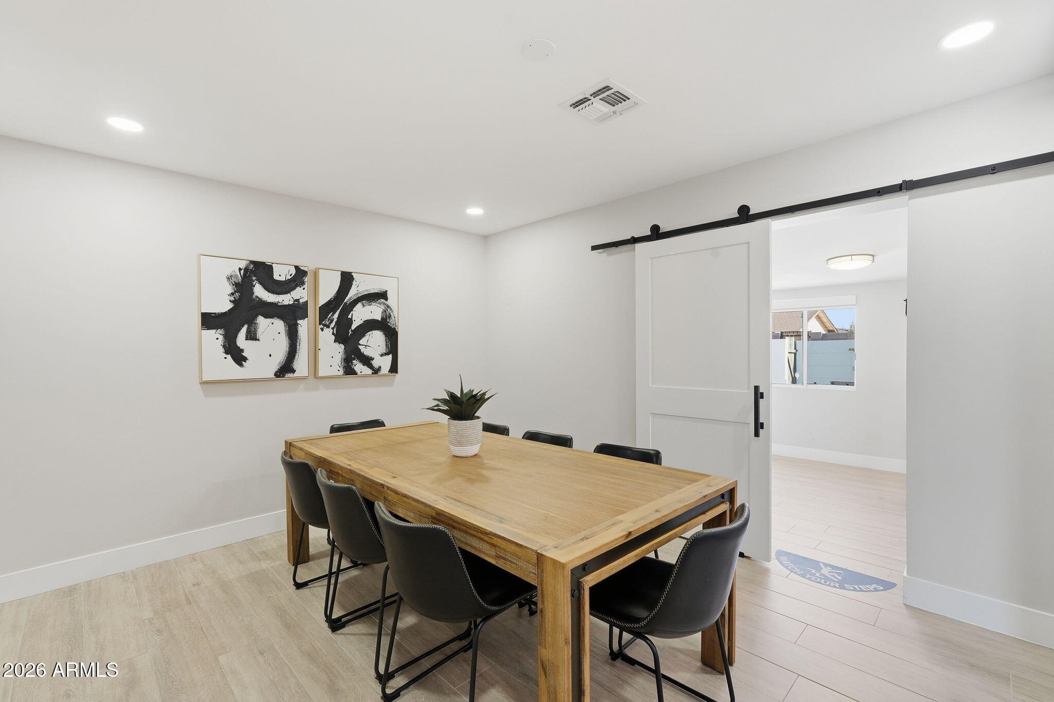 6413 E PARKVIEW Drive