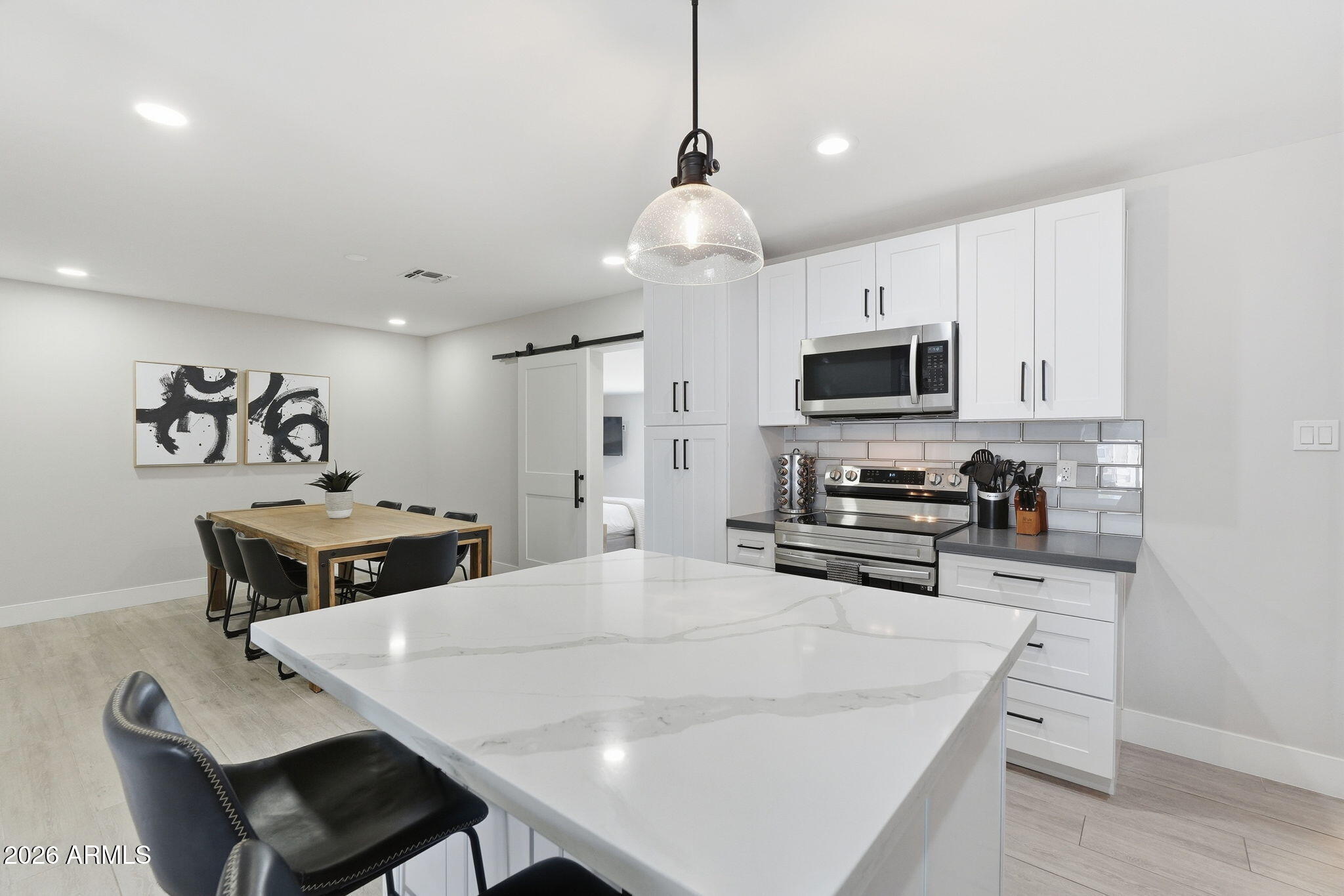 6413 E PARKVIEW Drive