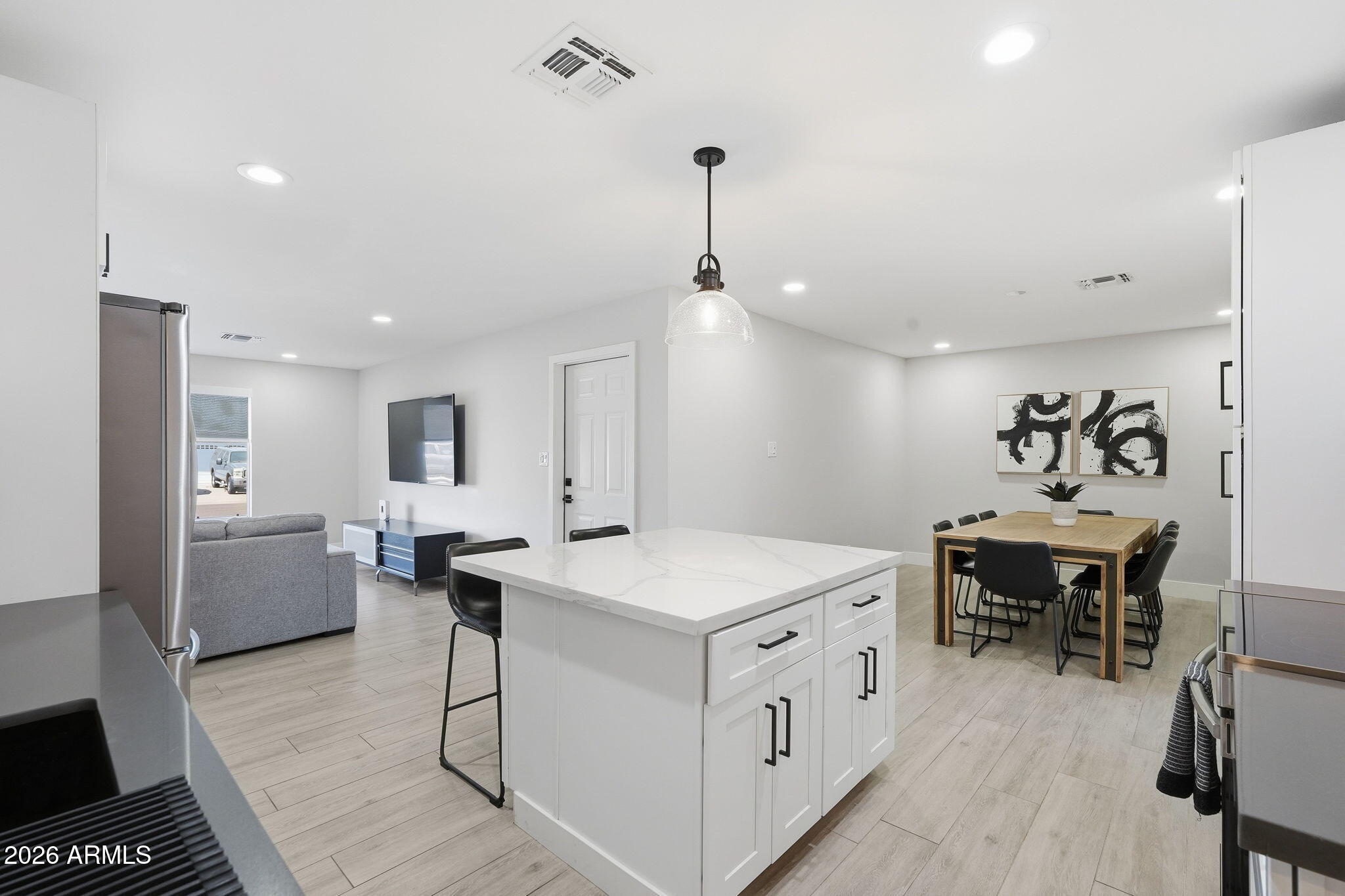 6413 E PARKVIEW Drive