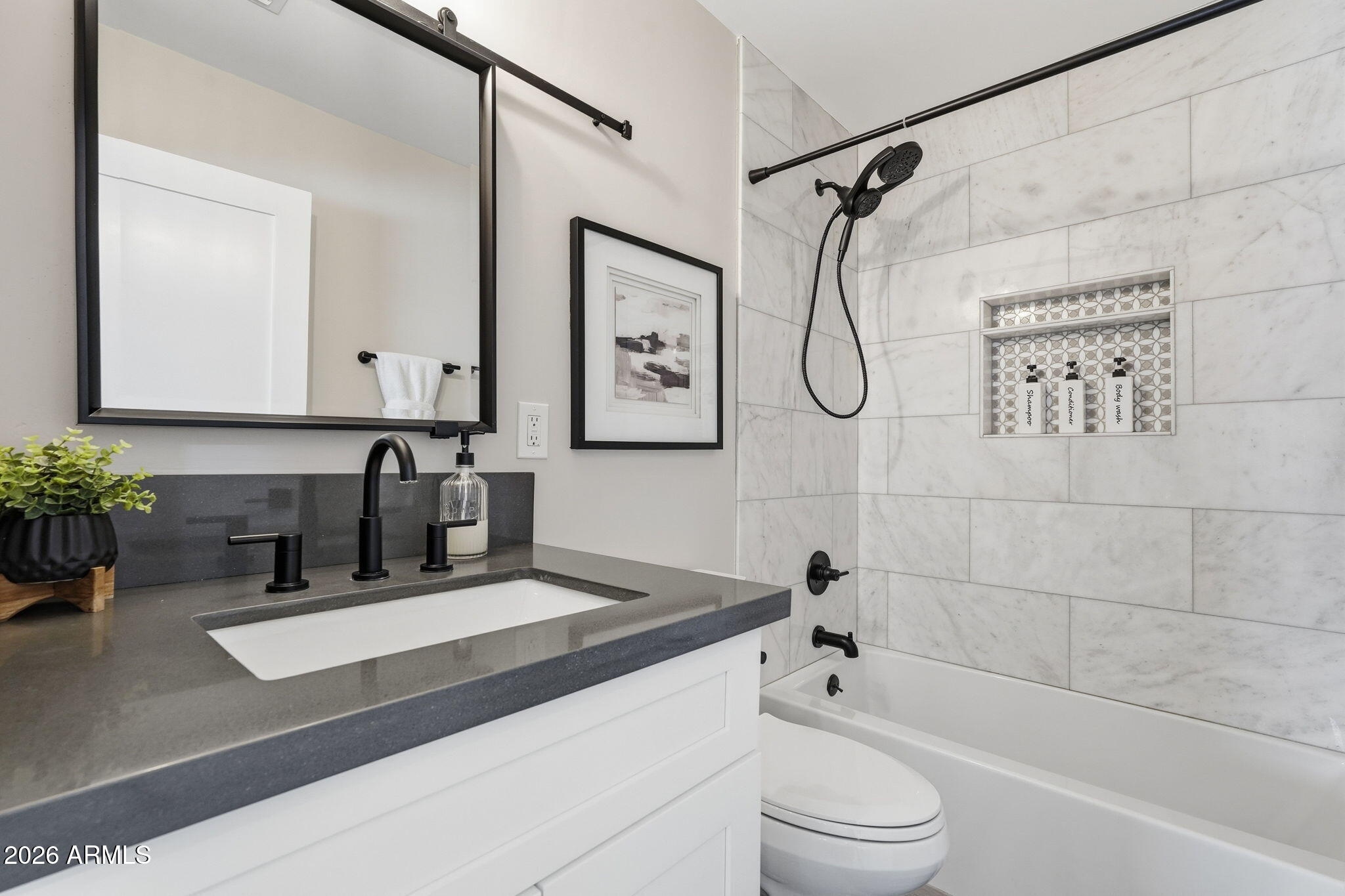 6413 E PARKVIEW Drive