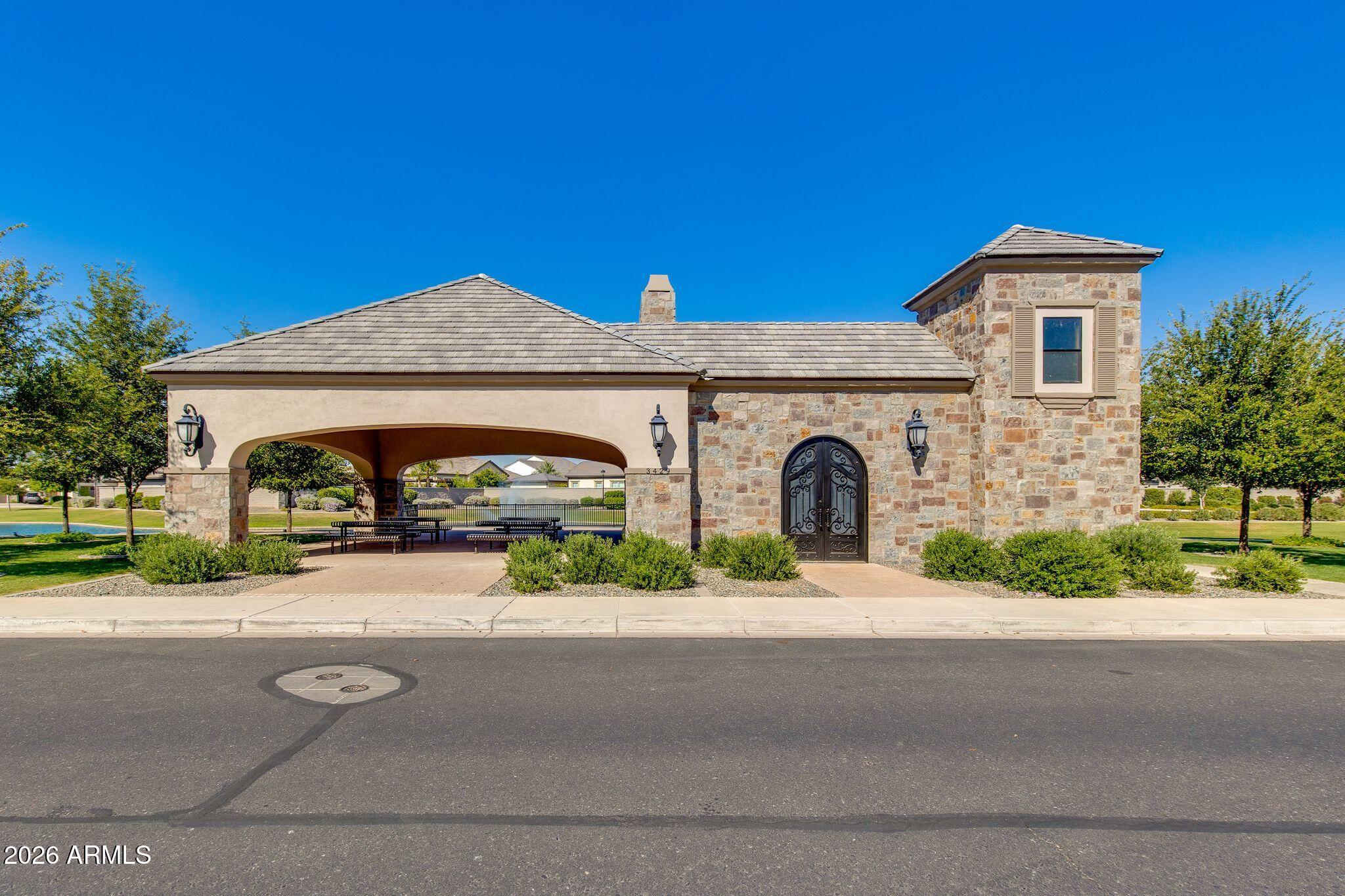 2766 E BONANZA Court
