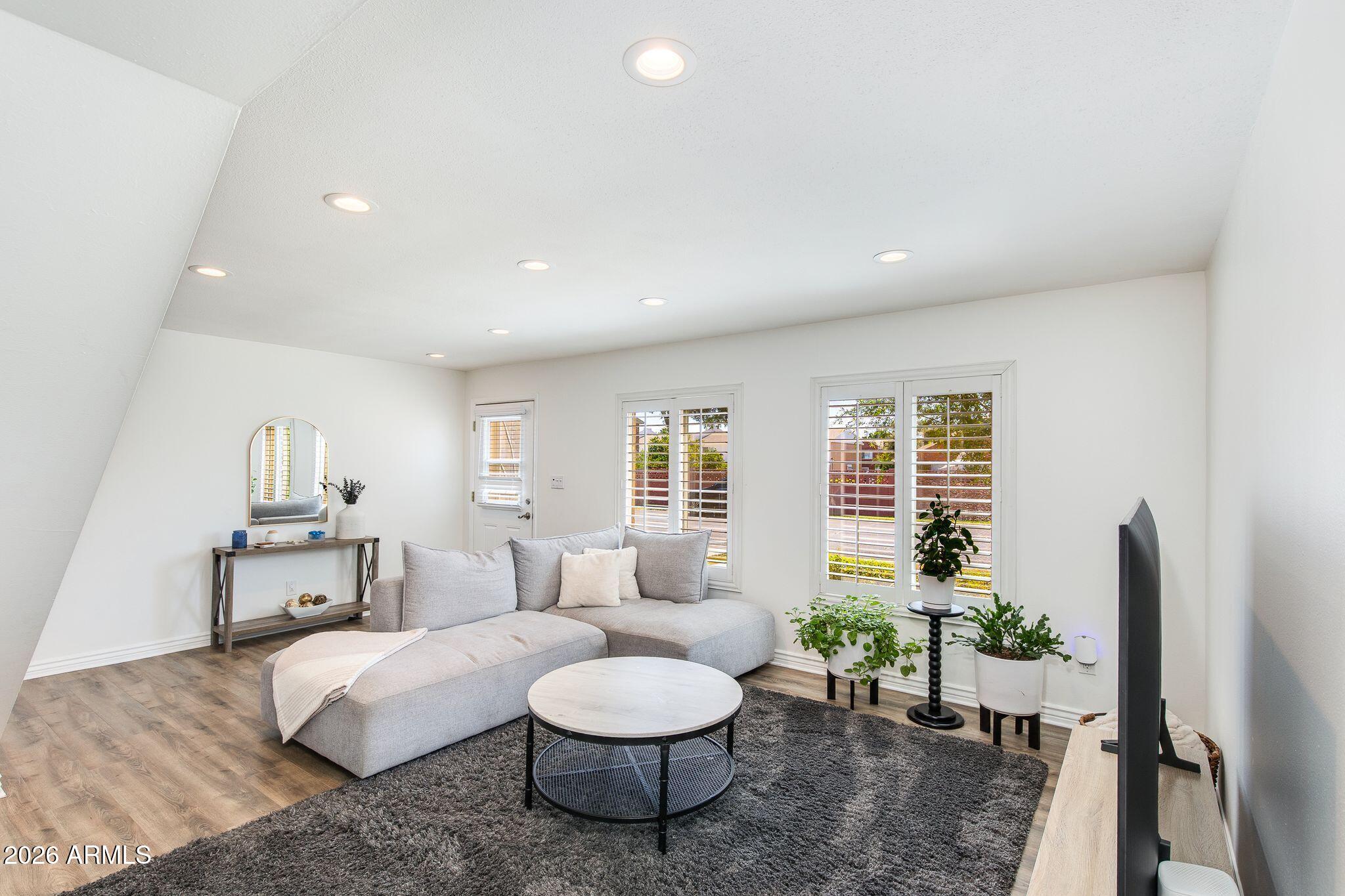 4081 E CAMPBELL Avenue