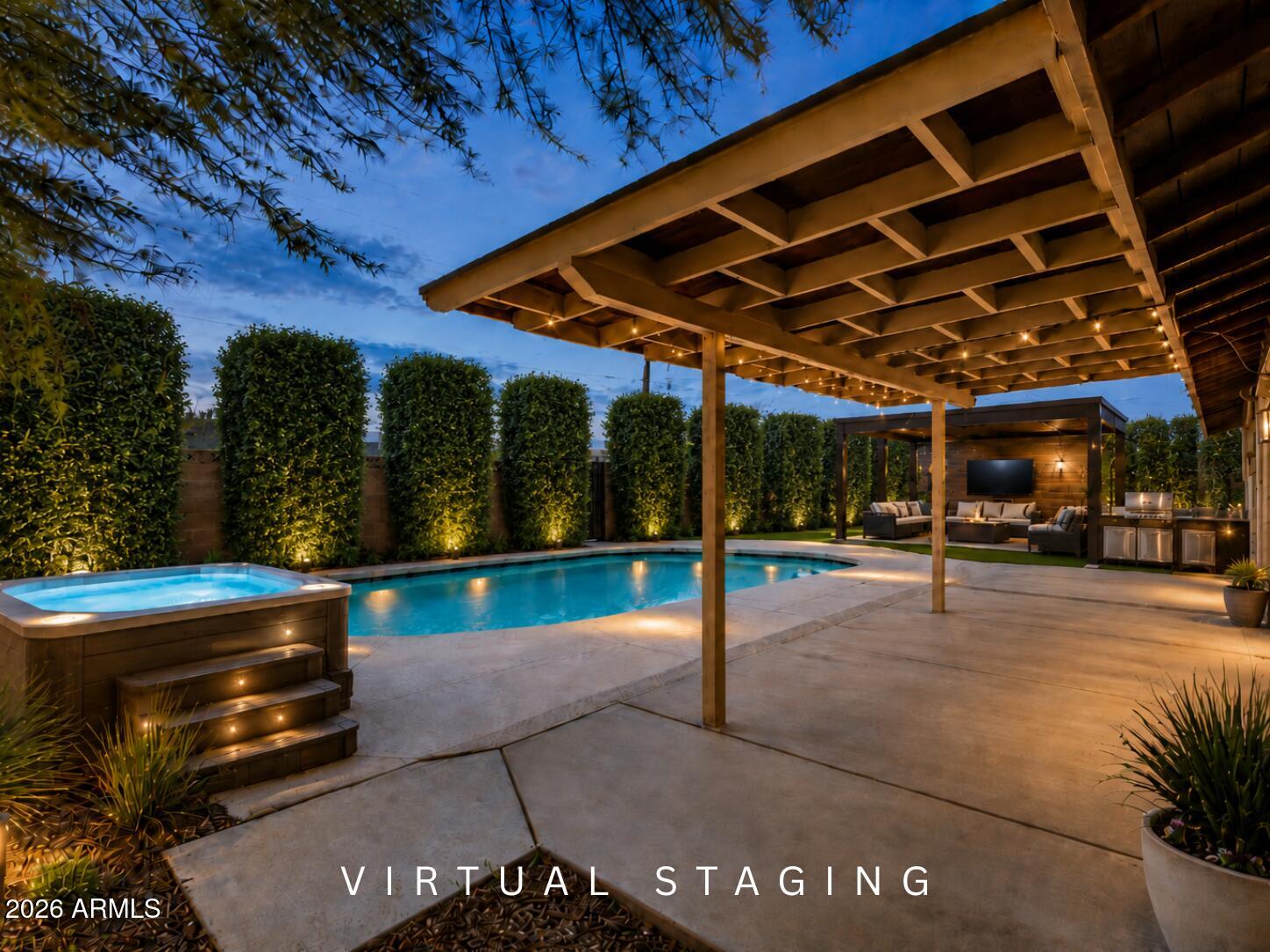 537 E LAGUNA Drive