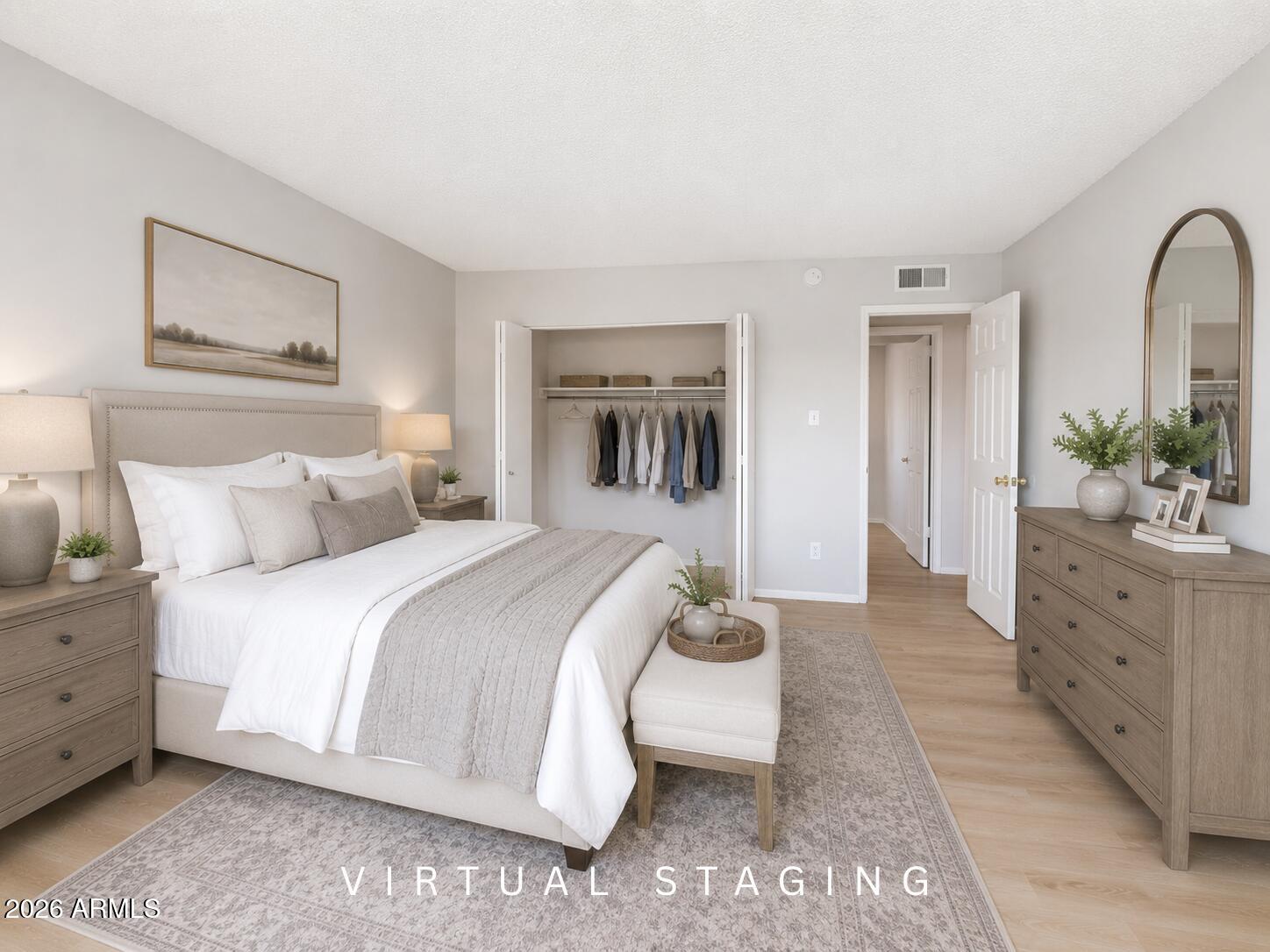 537 E LAGUNA Drive