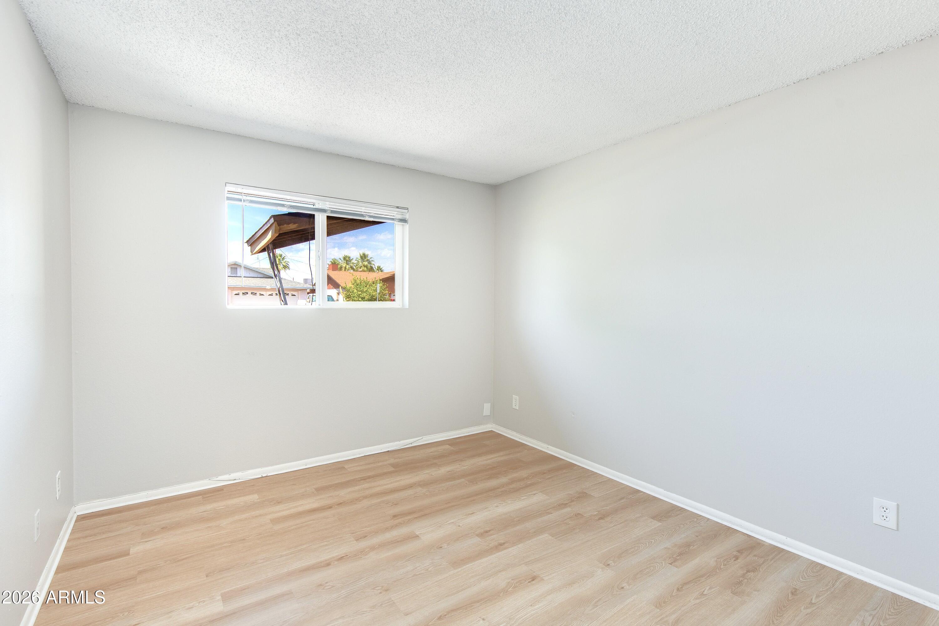 537 E LAGUNA Drive