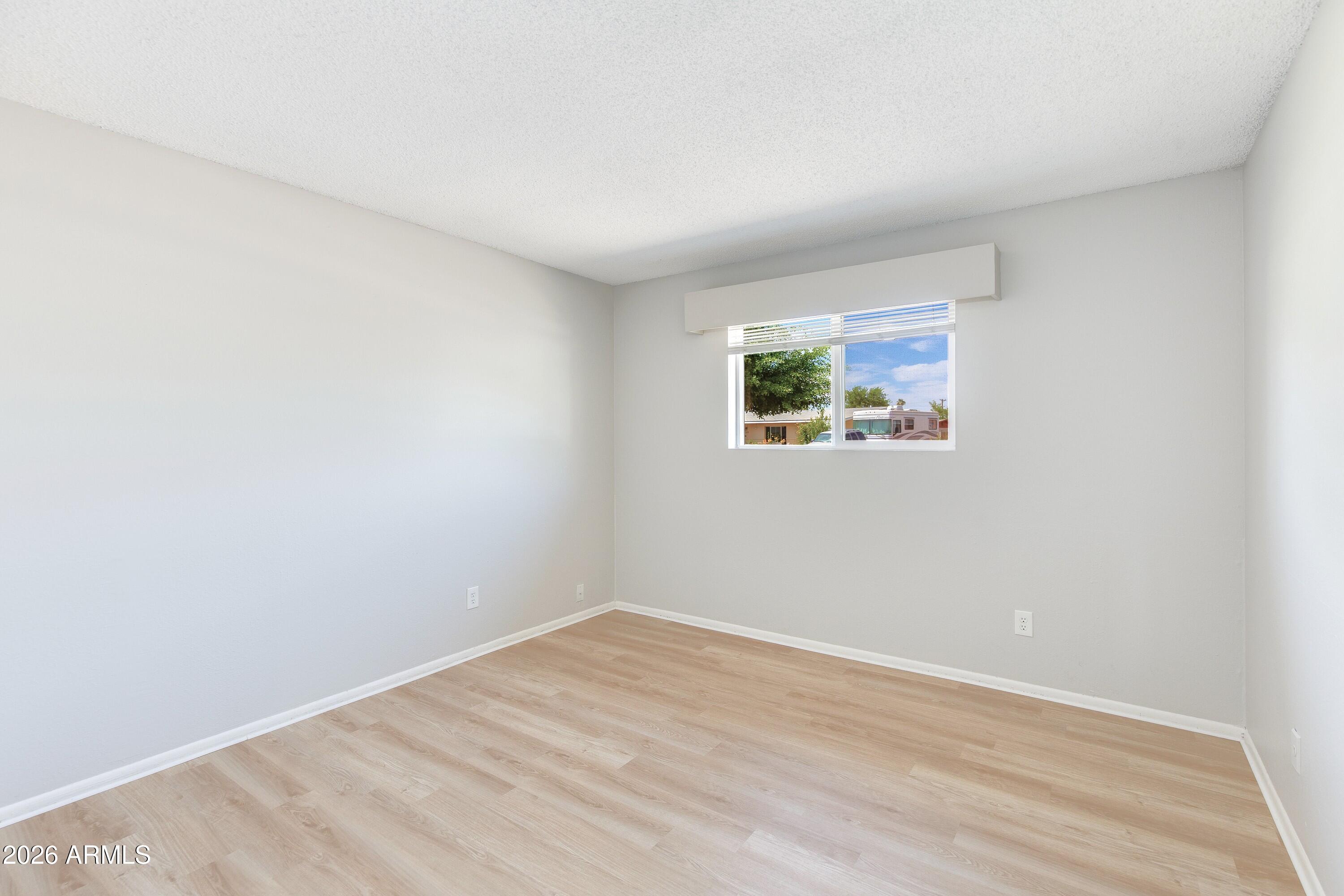 537 E LAGUNA Drive