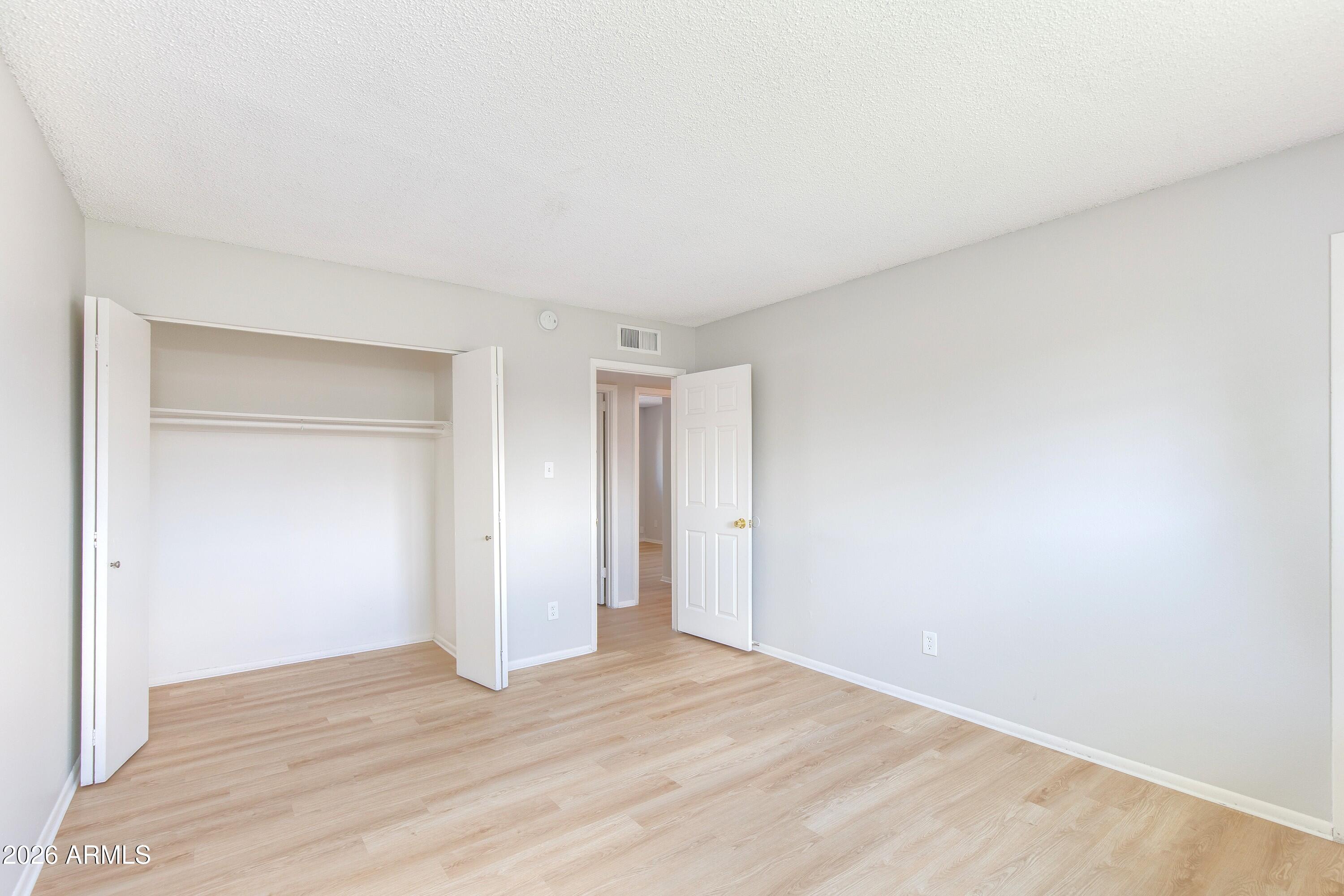 537 E LAGUNA Drive