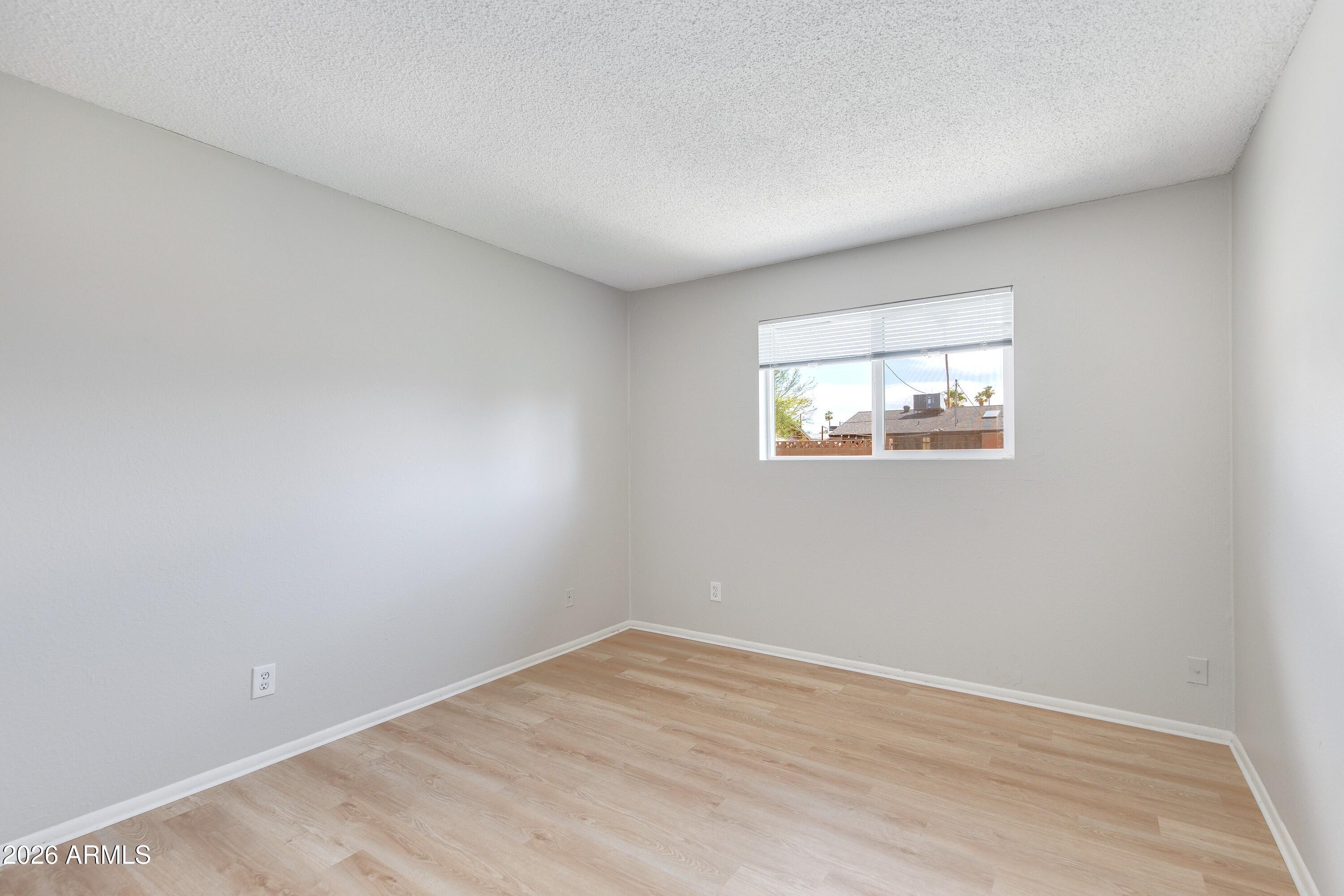 537 E LAGUNA Drive