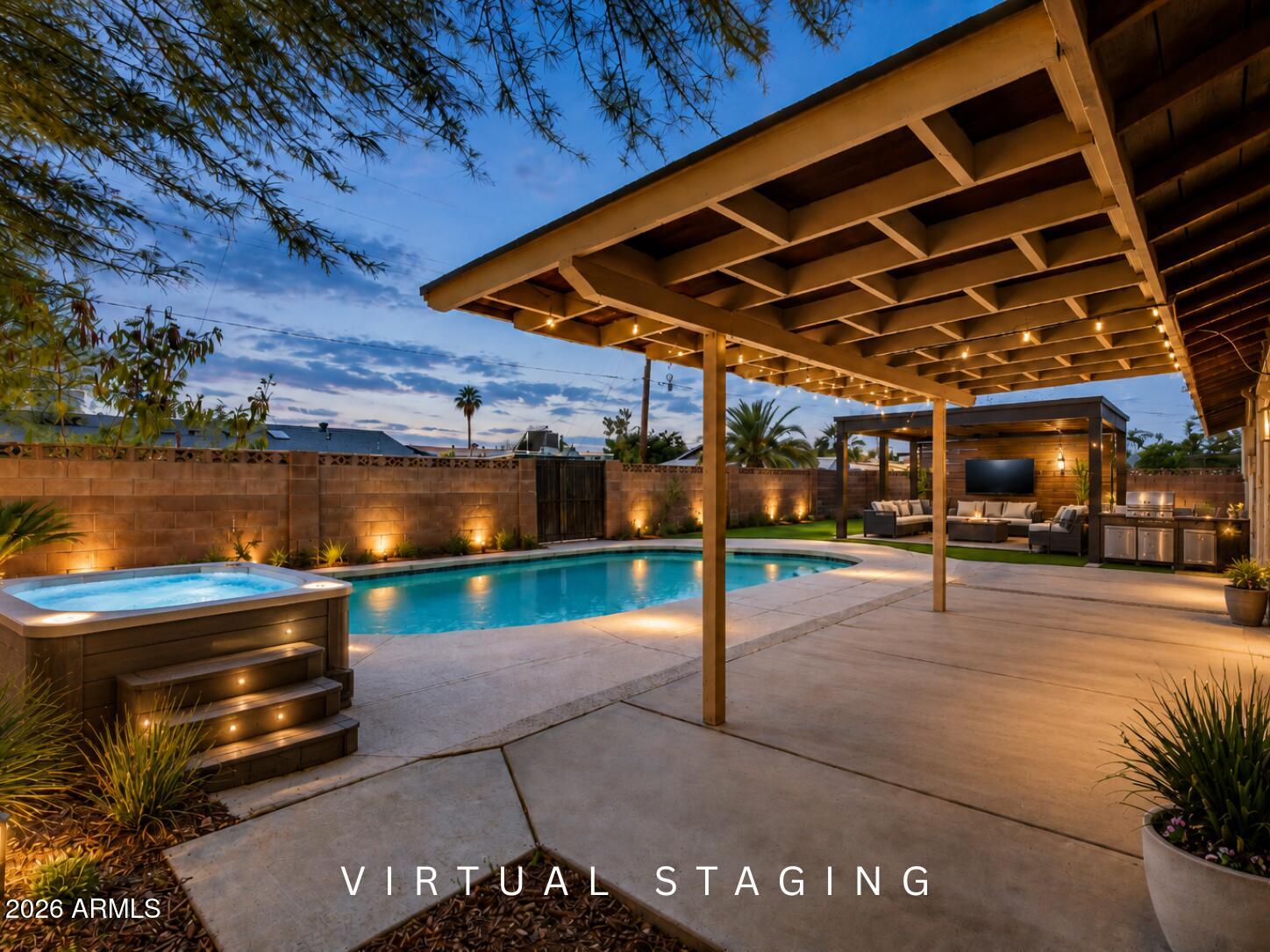 537 E LAGUNA Drive