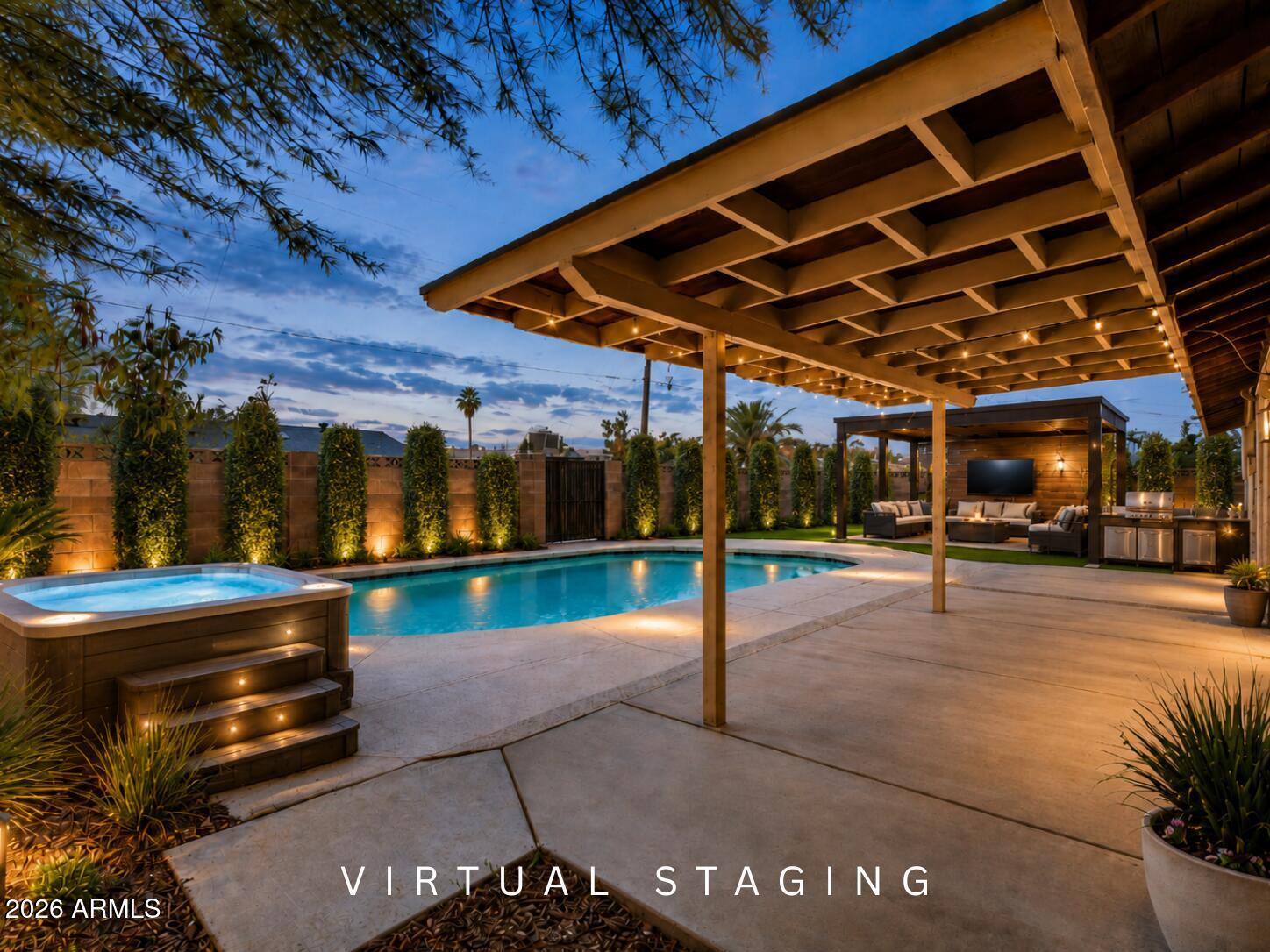 537 E LAGUNA Drive